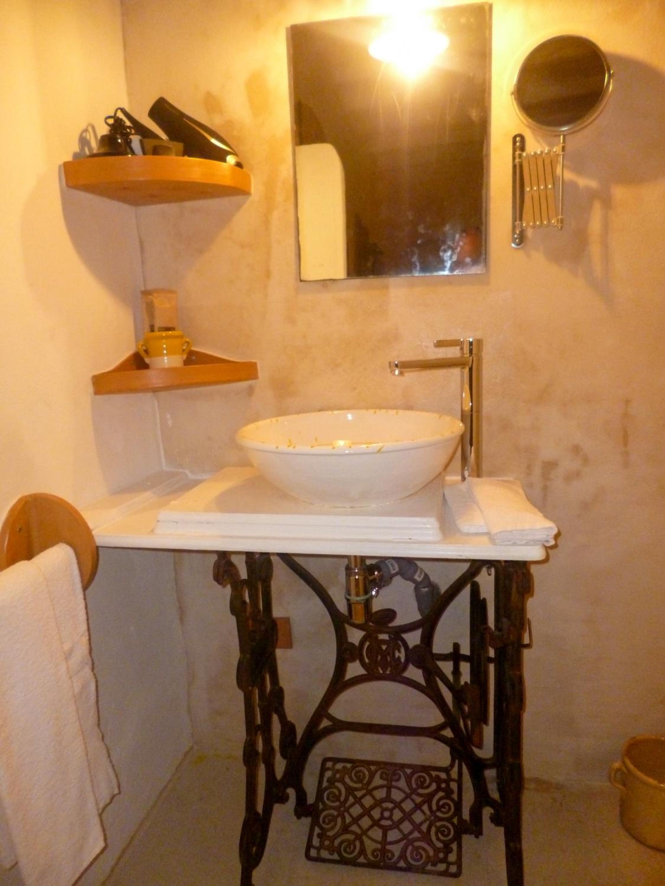 Double Room with Private Bathroom photo 2