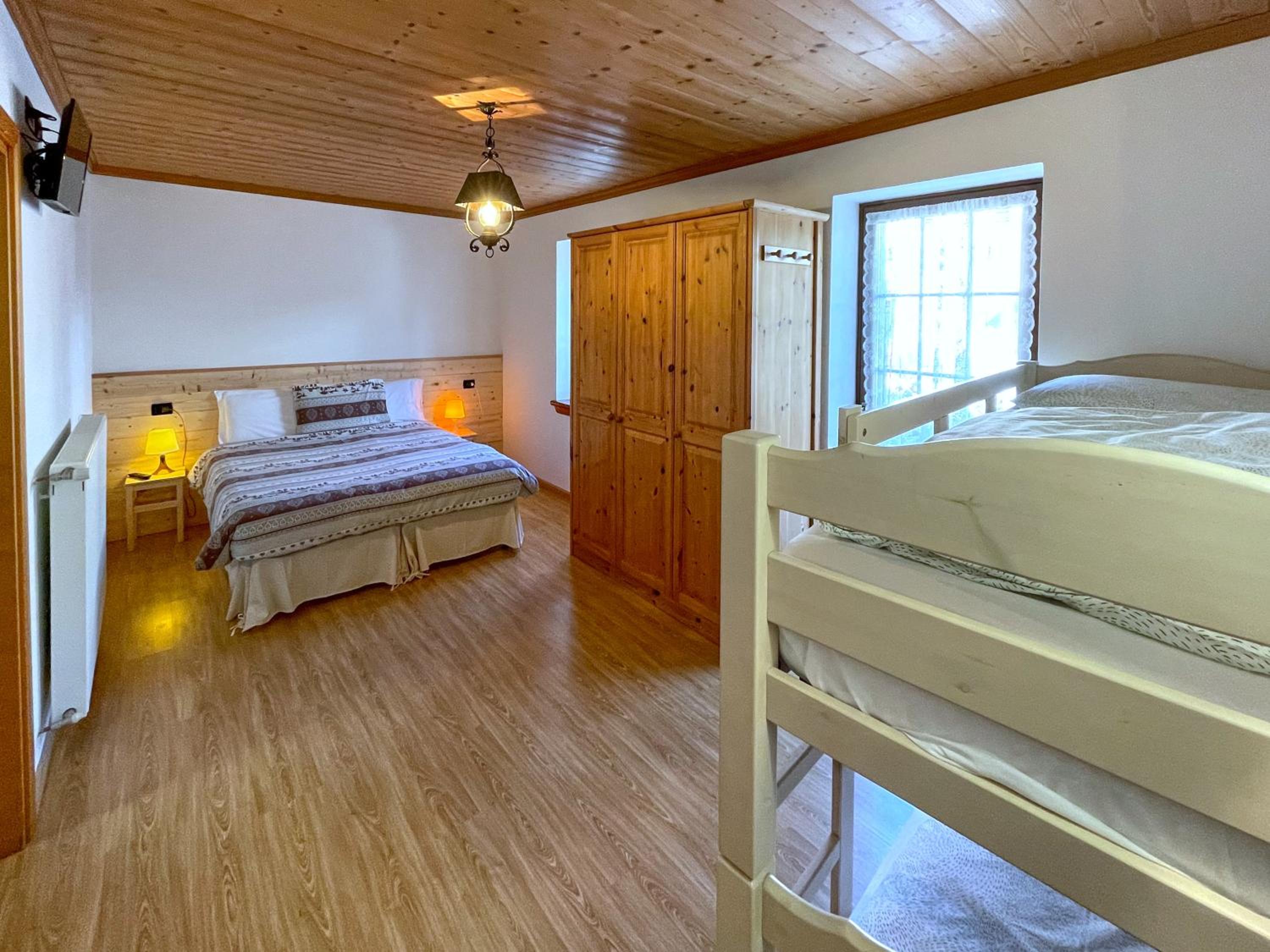 Quadruple Room with Private Bathroom photo 2