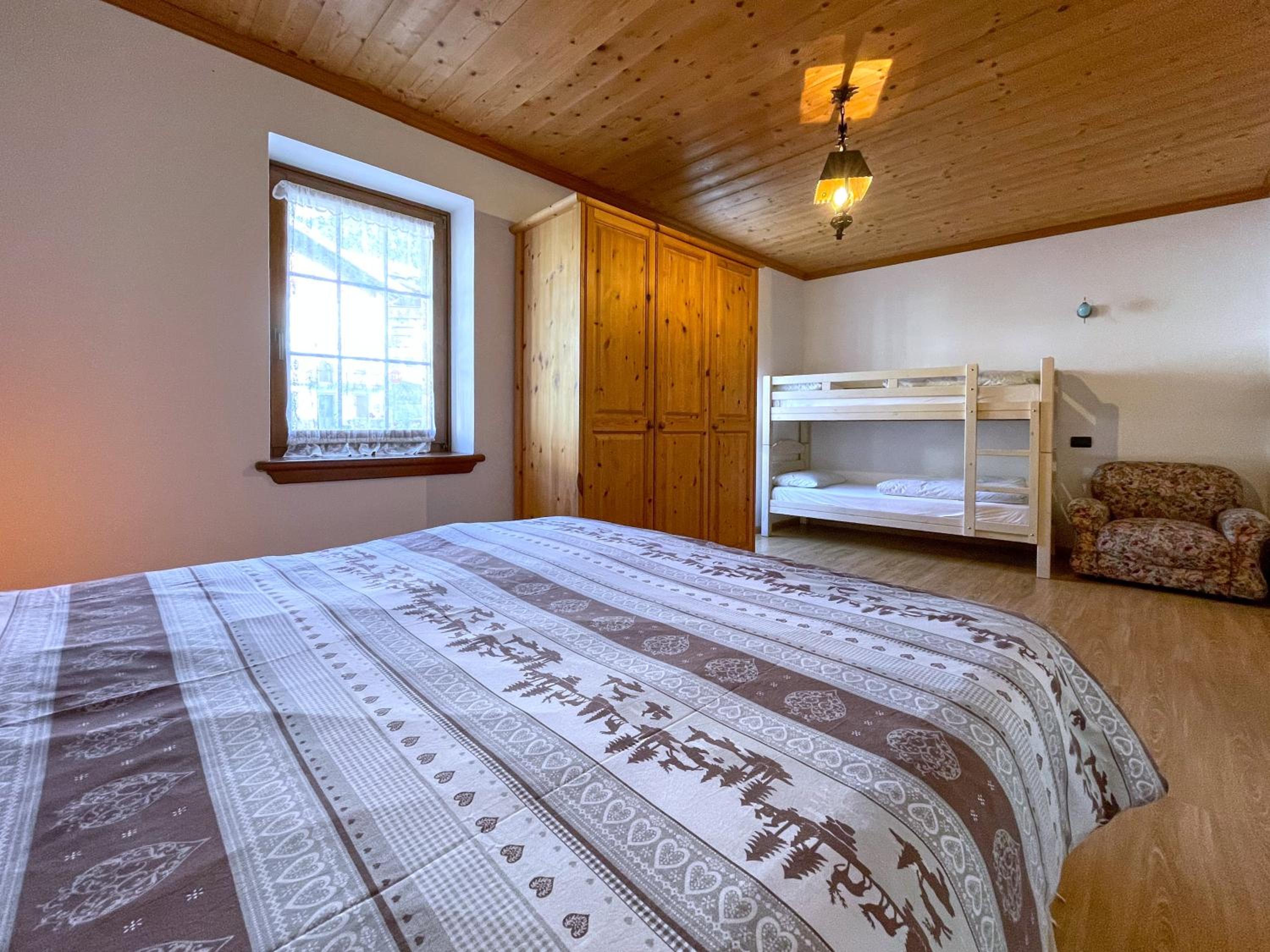 Quadruple Room with Private Bathroom photo 3