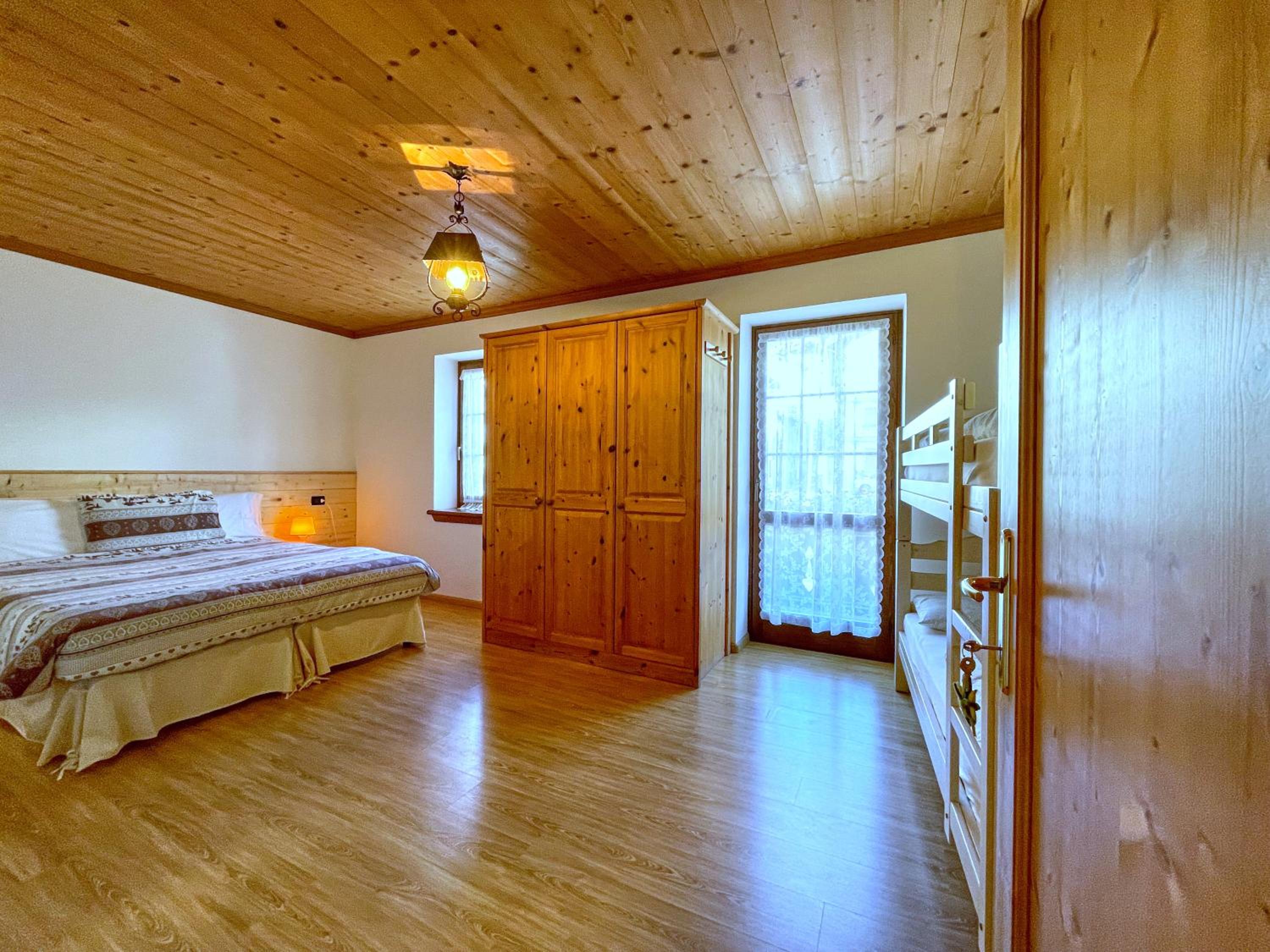 Quadruple Room with Private Bathroom photo 3