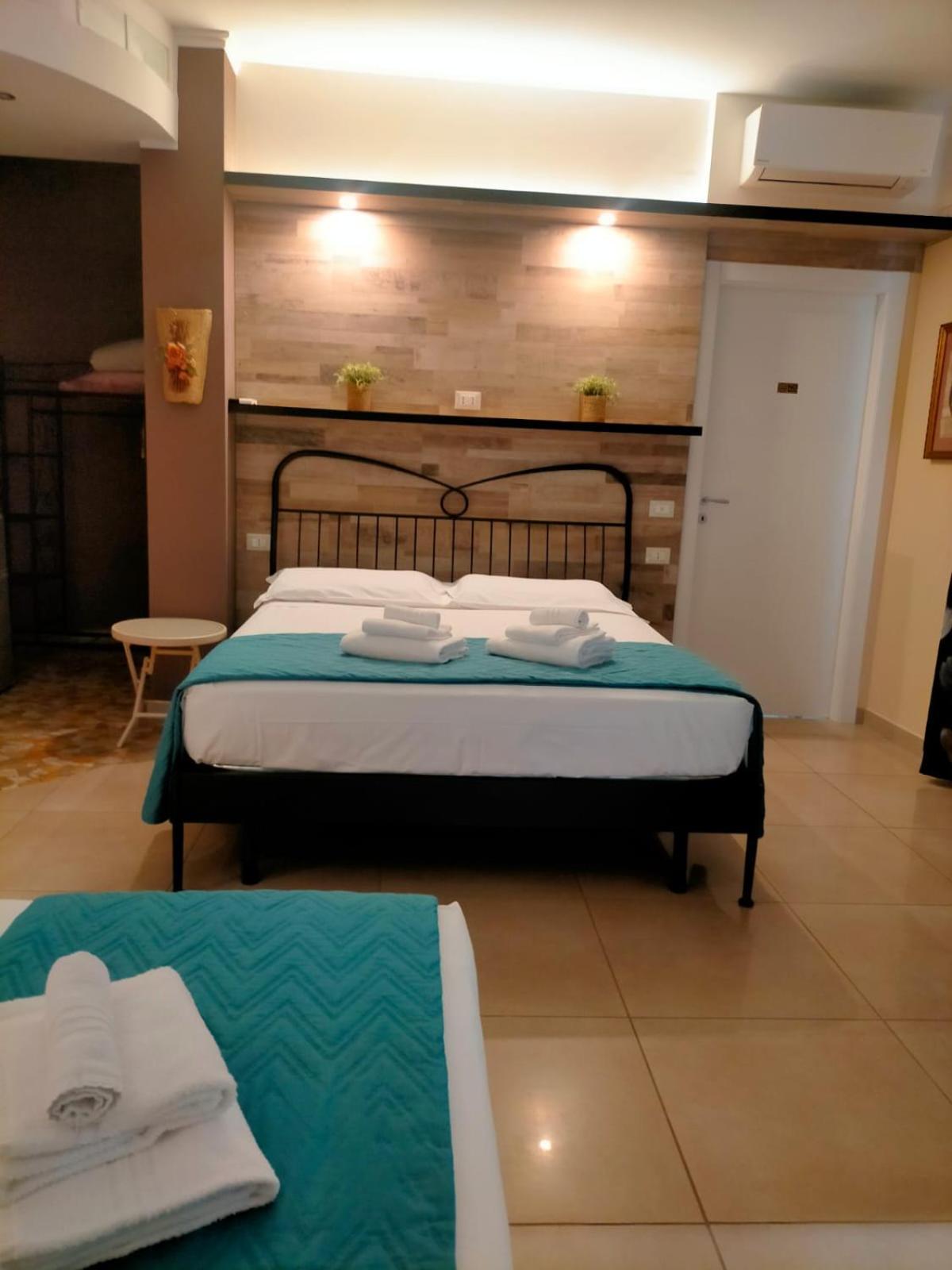 Double Room - Photo 3