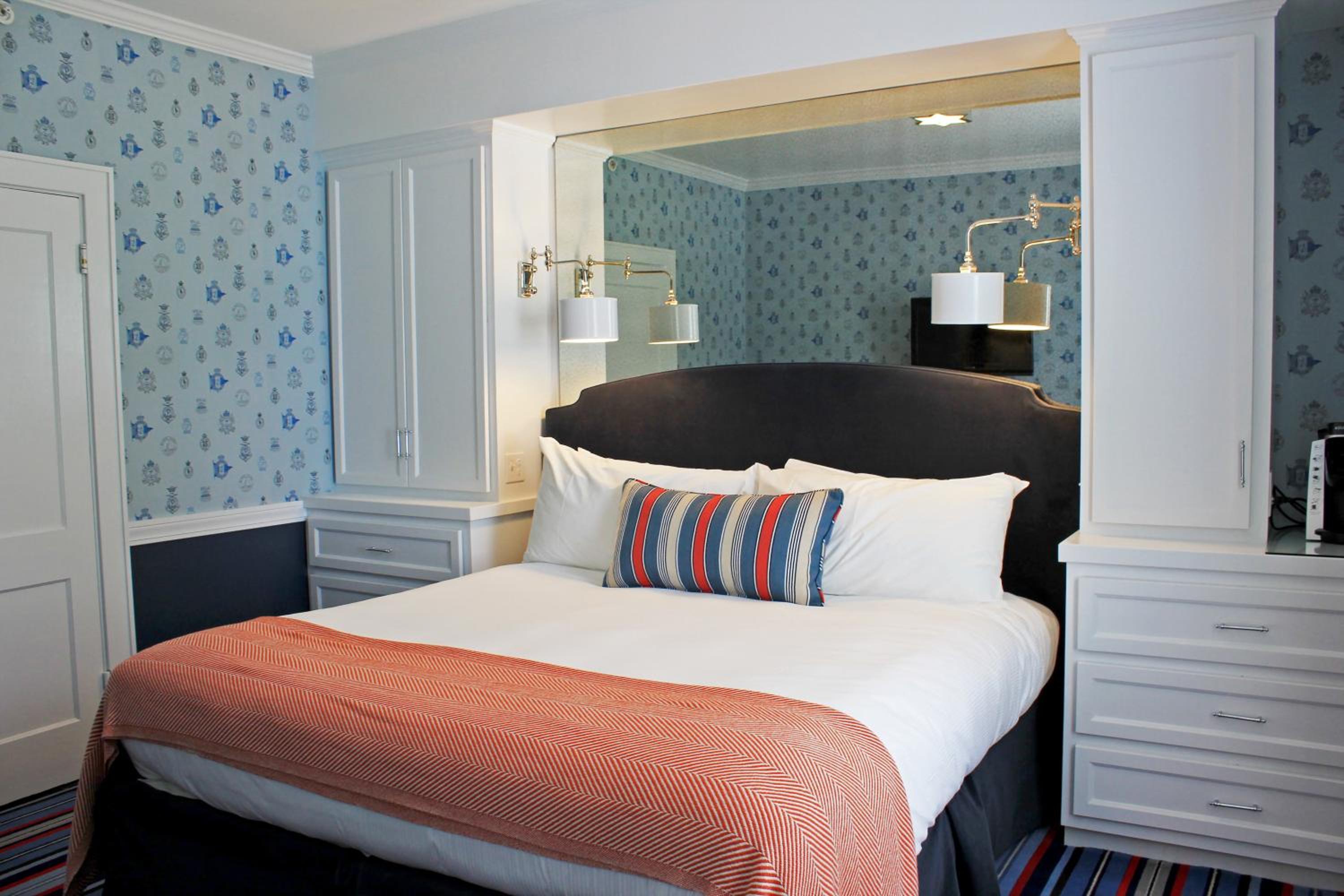 Riverhouse King - Photo 1