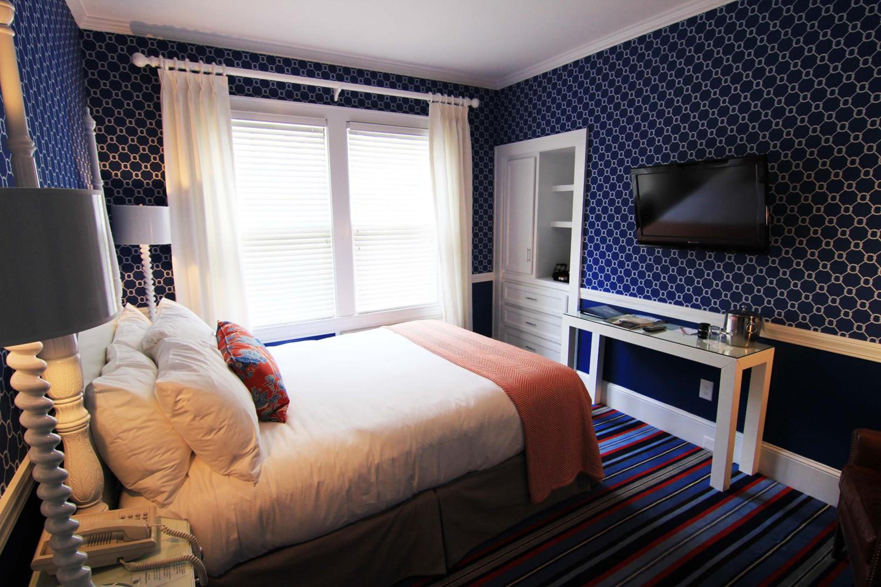 Riverhouse Queen - Photo 5