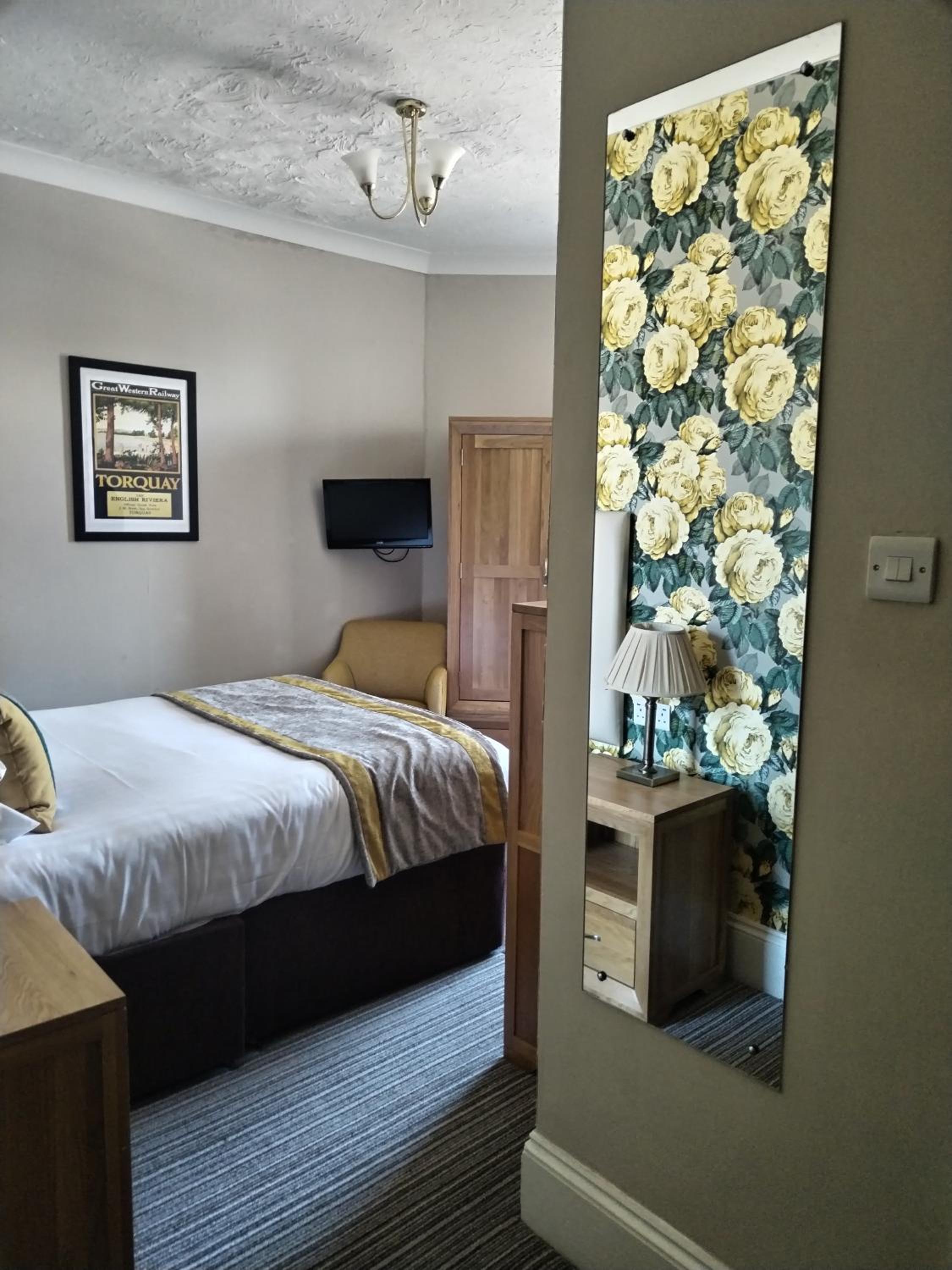 Standard  Double Room - Photo 2