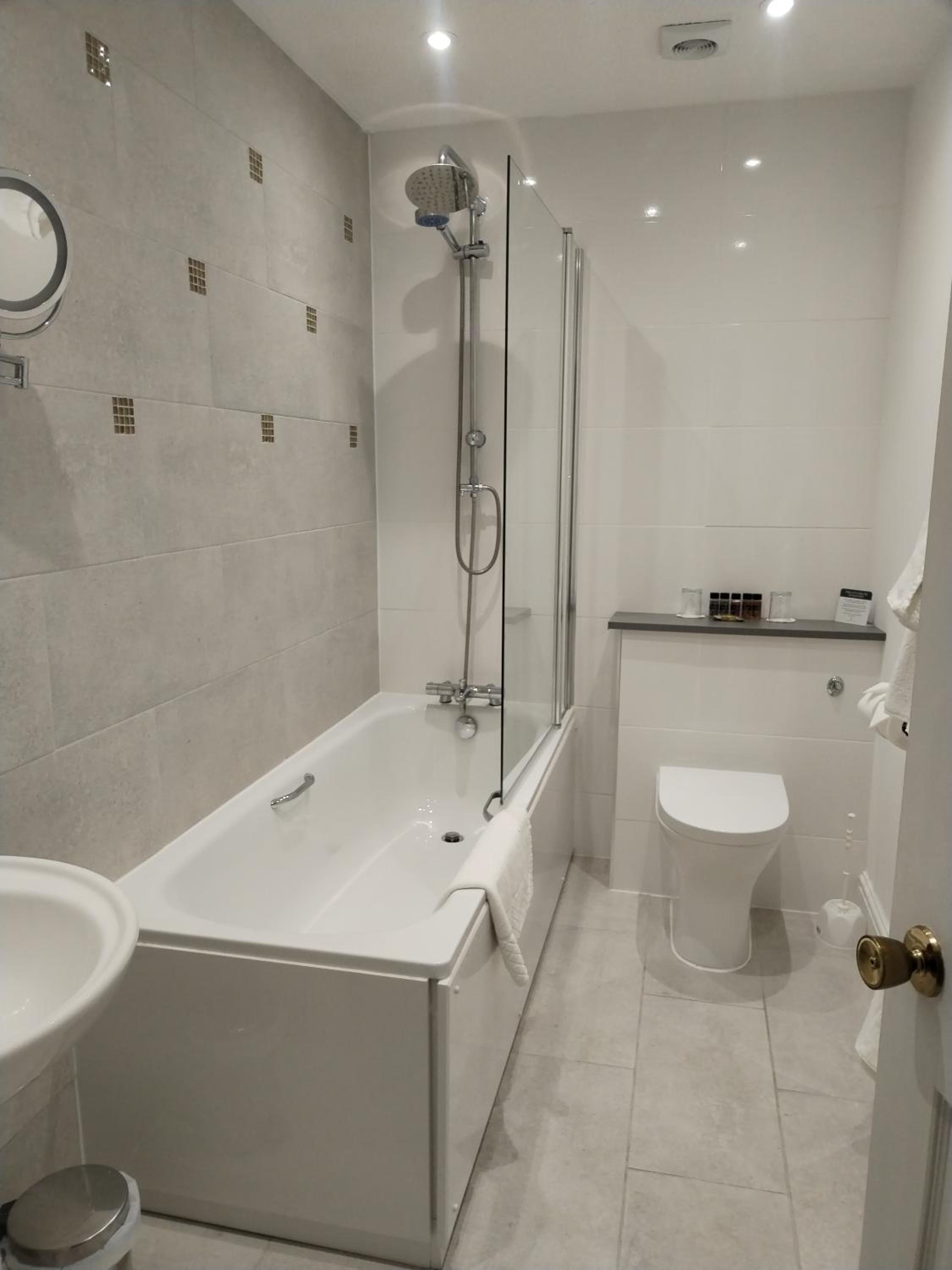 Standard Twin Room - Photo 4