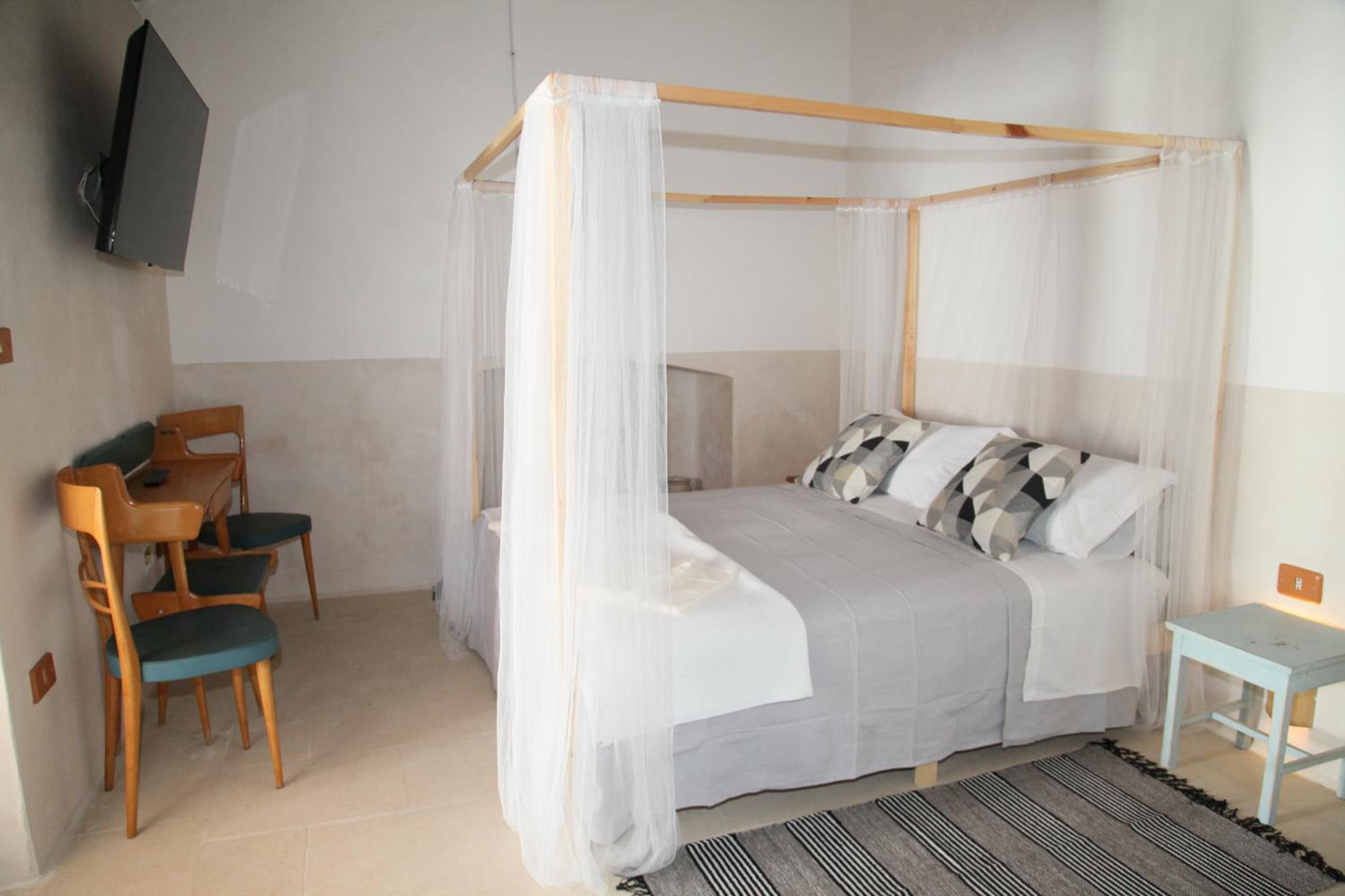 Deluxe Suite with Spa Bath photo 1