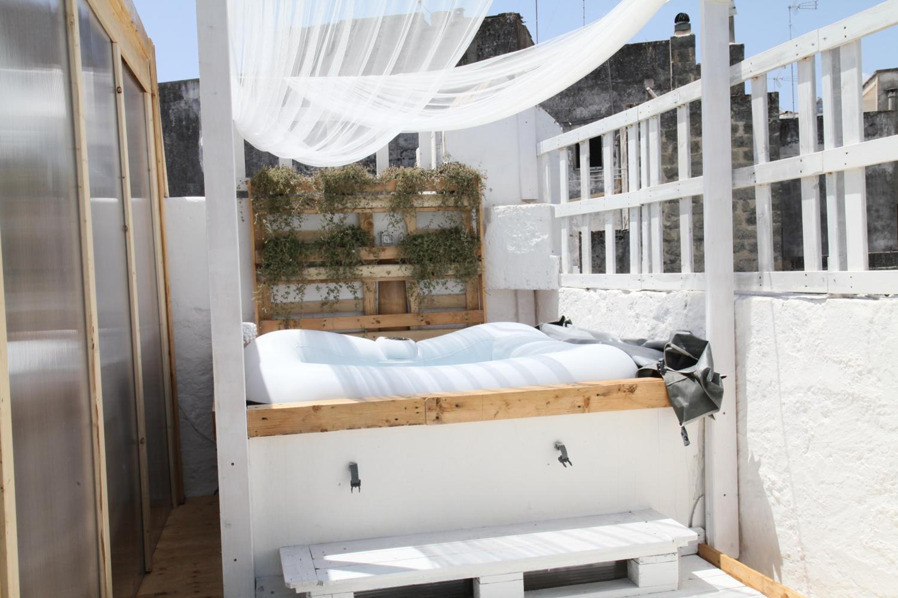 Deluxe Suite with Spa Bath photo 3