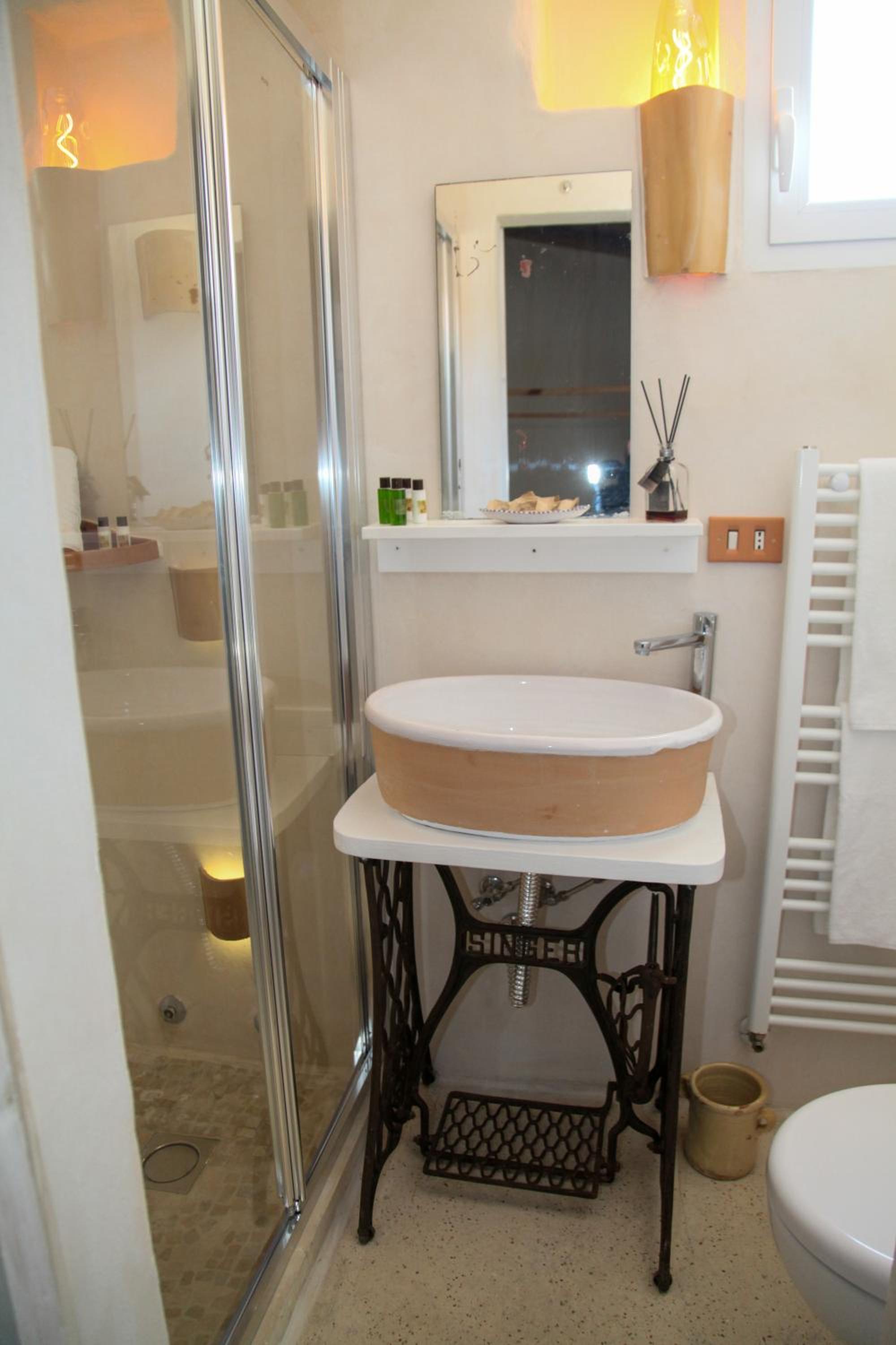 Deluxe Suite with Spa Bath photo 2