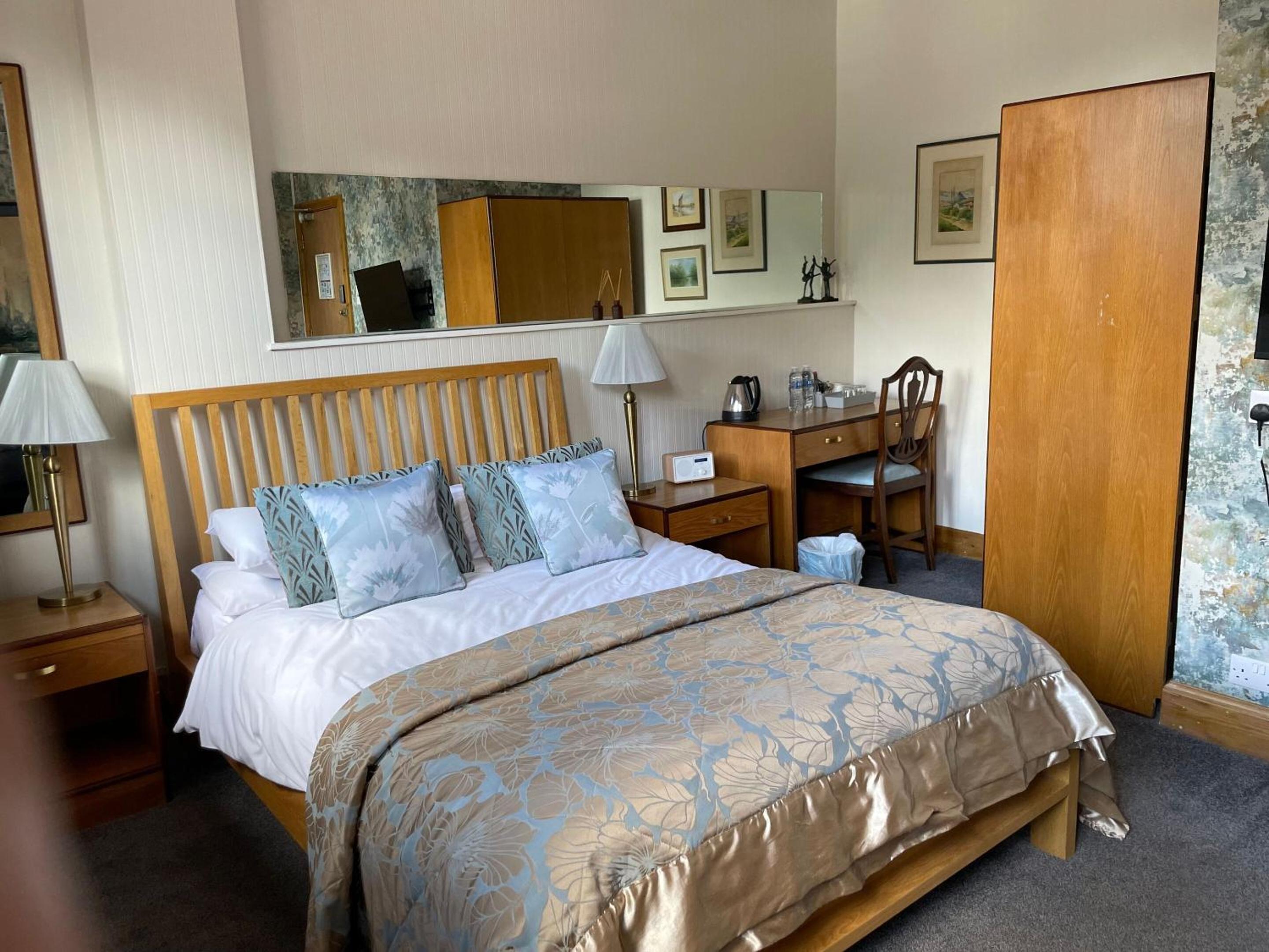Standard Double Room - Photo 23