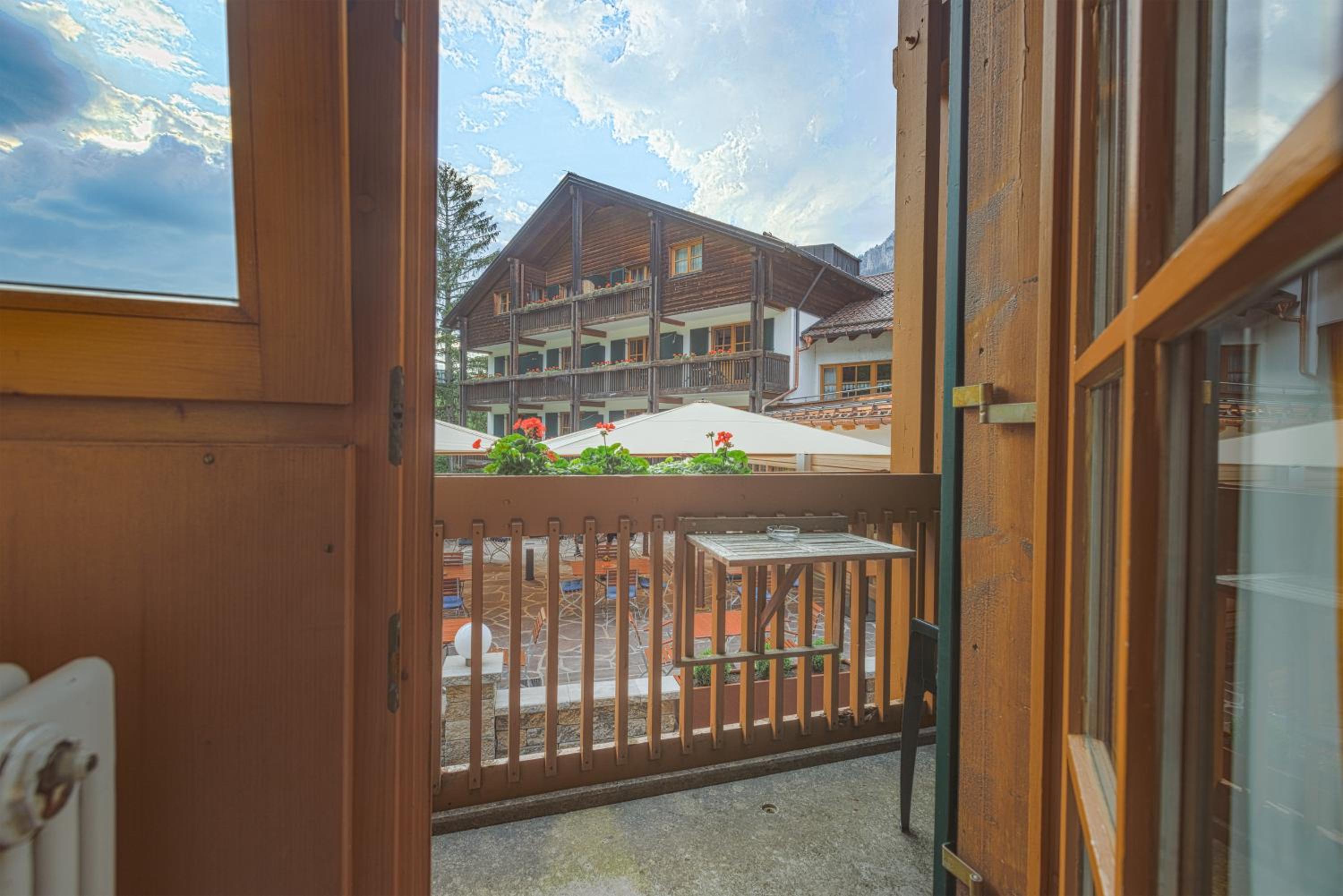 Triple Room with Balcony and Mountain View - Photo 6