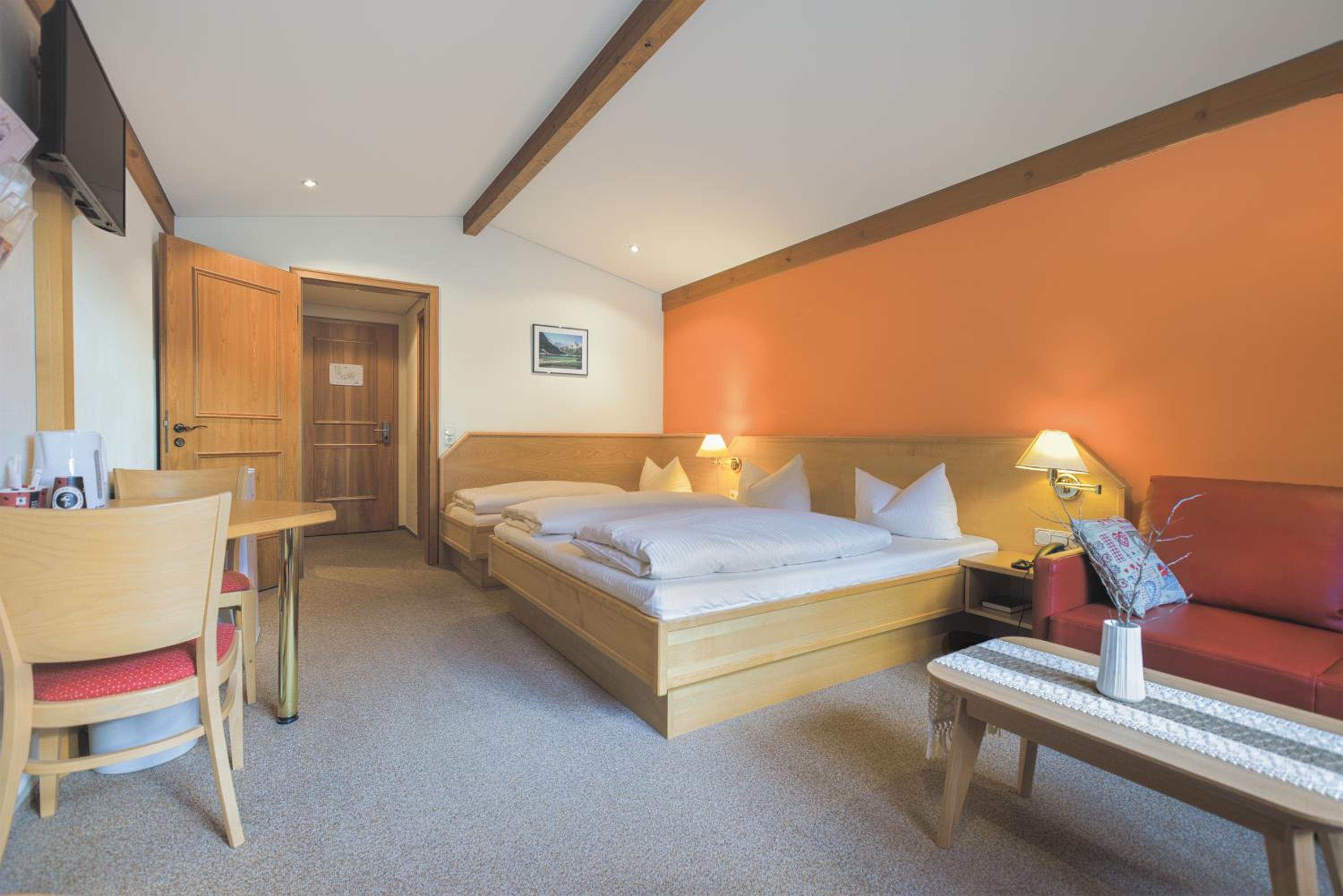 Triple Room with Balcony and Mountain View - Photo 9