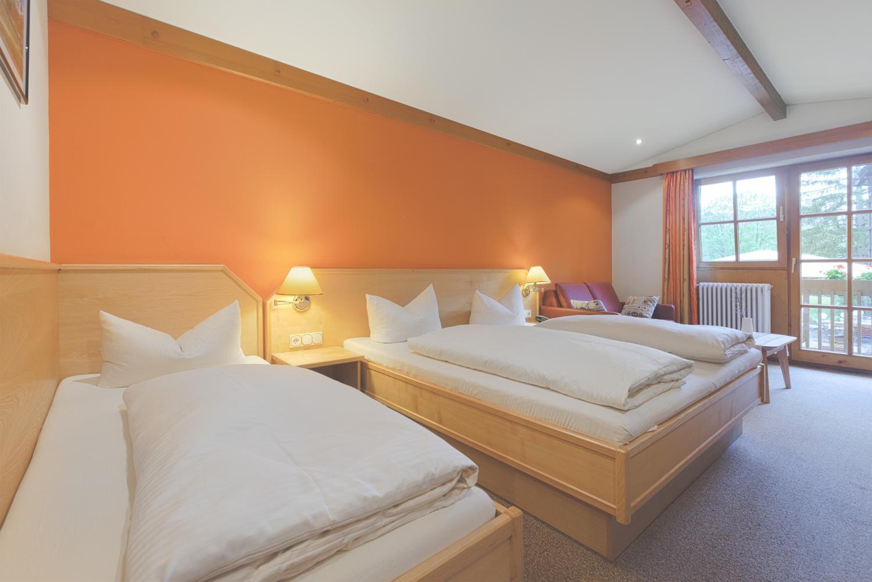 Triple Room with Balcony and Mountain View - Photo 10