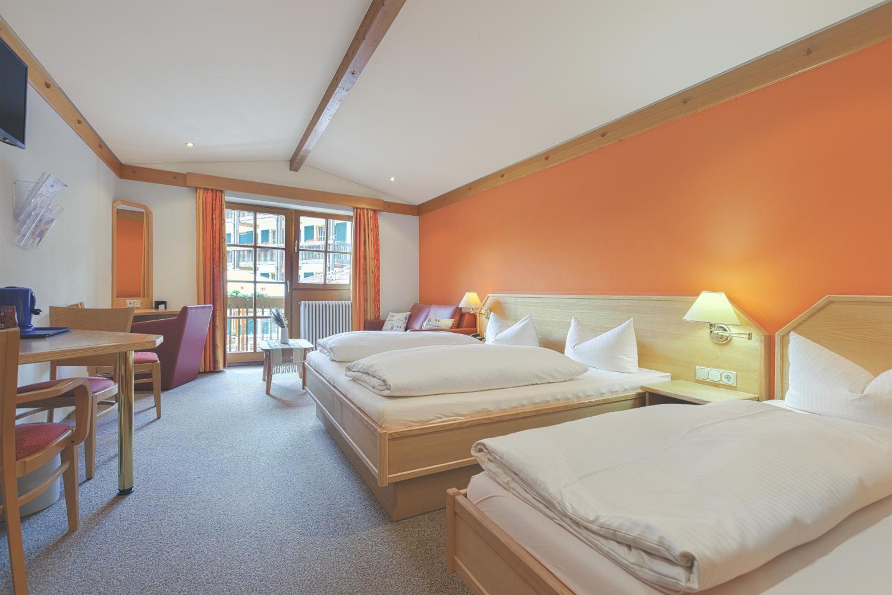 Triple Room with Balcony and Mountain View - Photo 13
