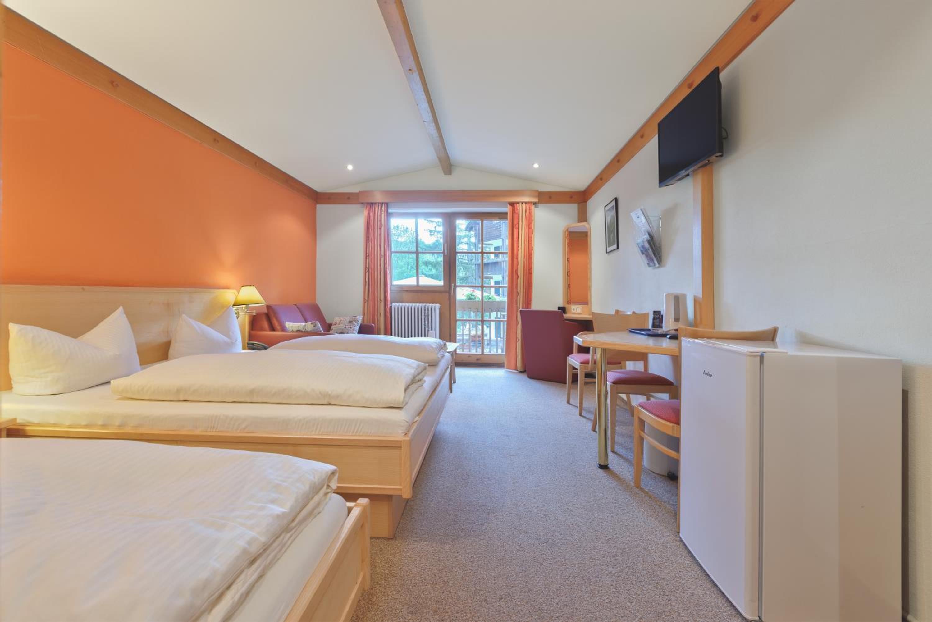 Triple Room with Balcony and Mountain View - Photo 14