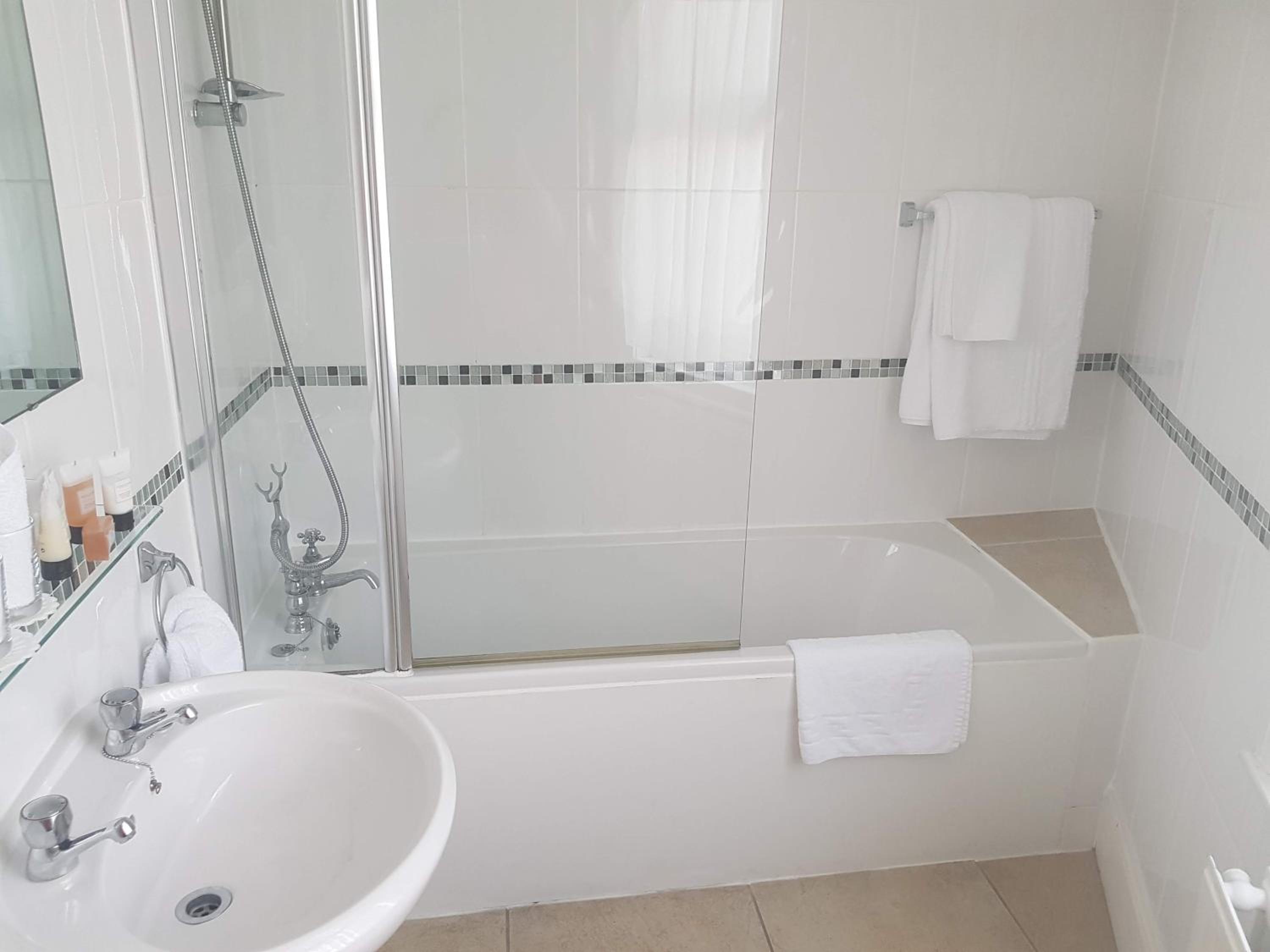 Standard Twin Room - Photo 3