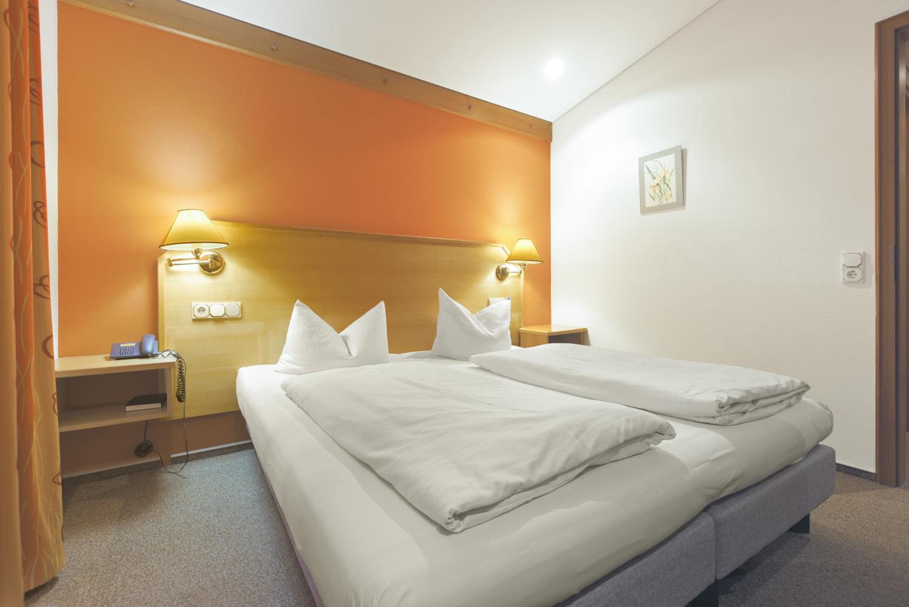 Standard Twin Room with Balcony or Terrace - Photo 3