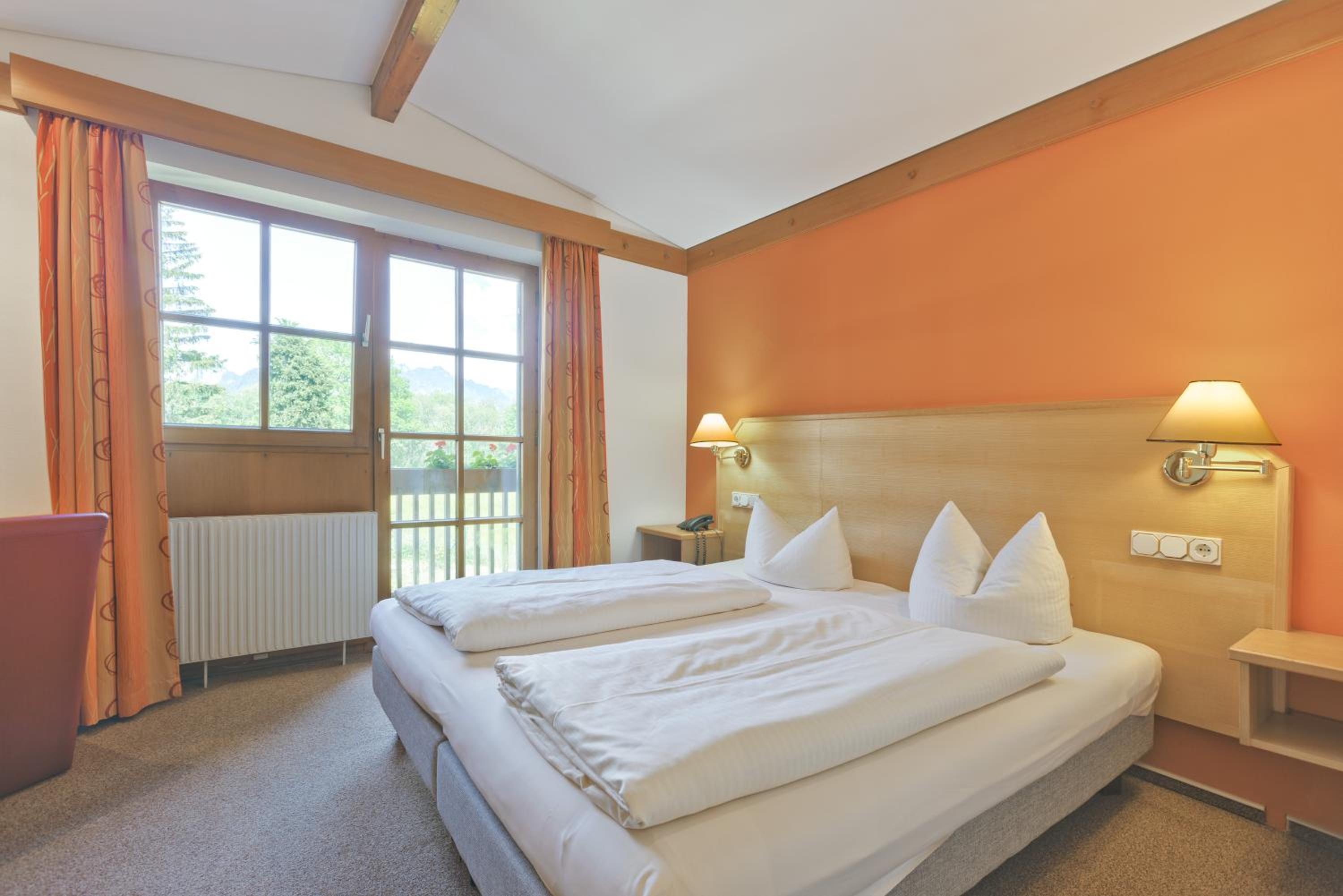 Standard Twin Room with Balcony or Terrace - Photo 9