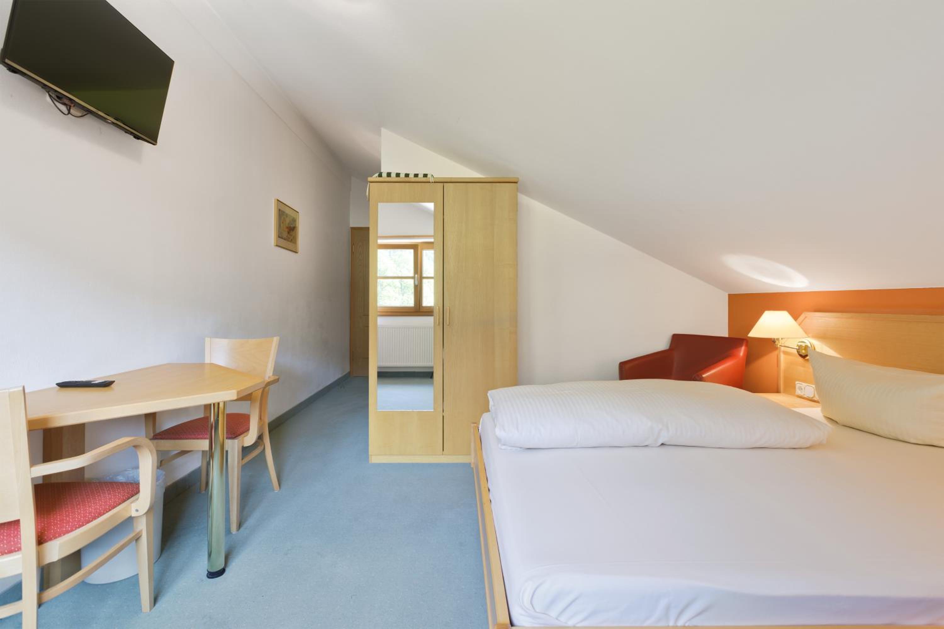  Comfort Single Room with Mountain View and shared Balcony  photo 1