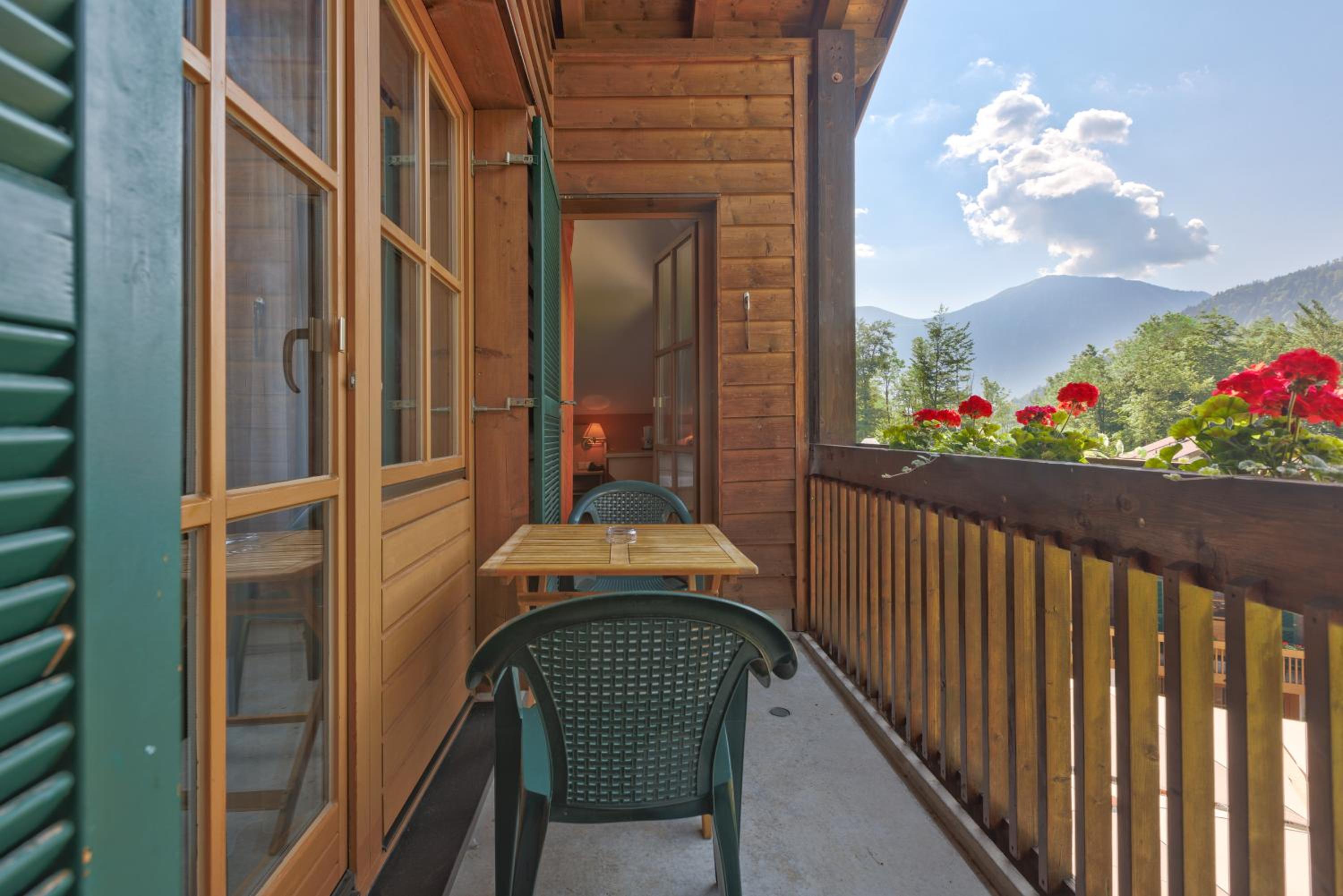 Comfort Double Room - King Bed with Balcony - Photo 8