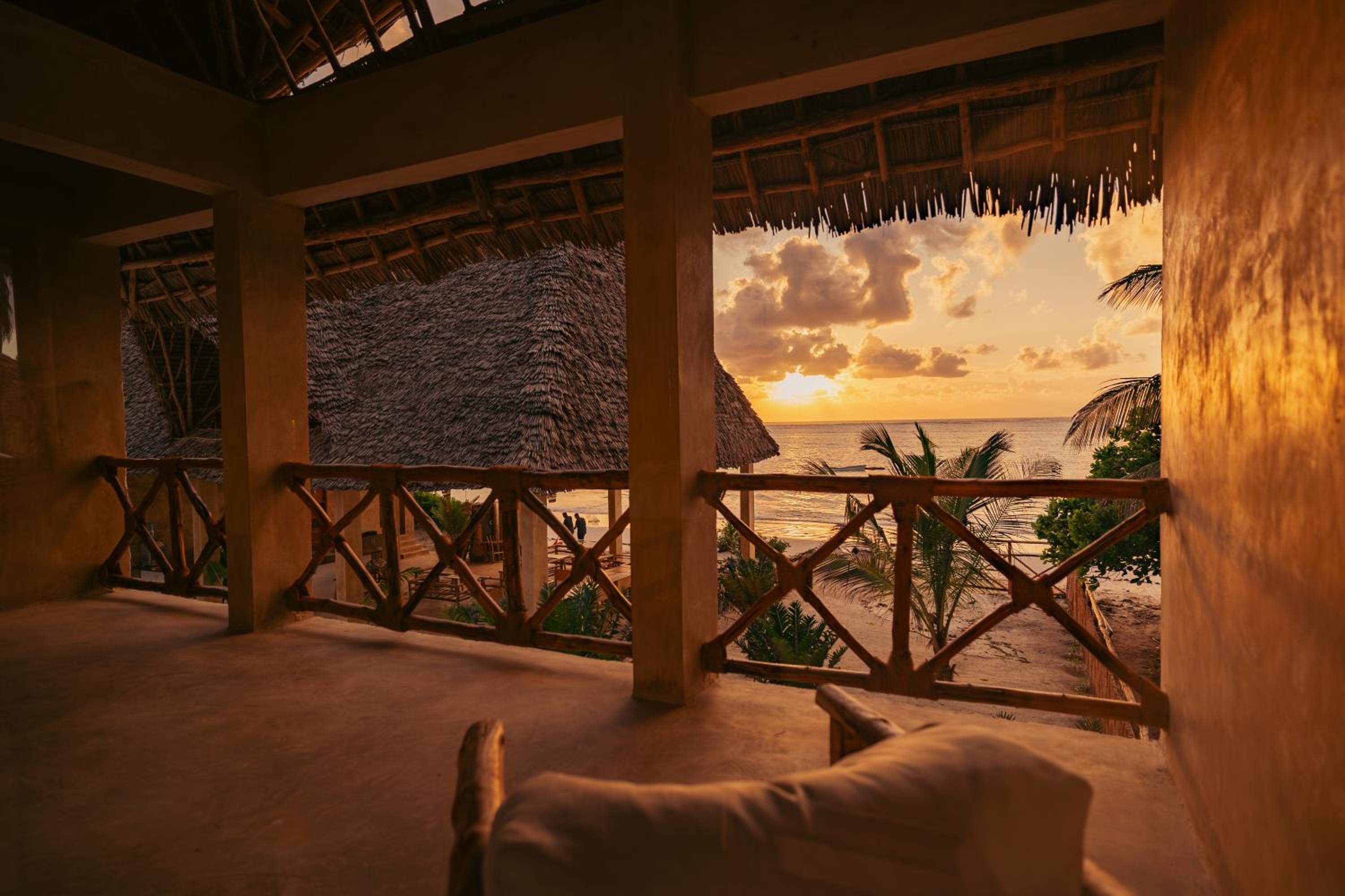 Executive Suite - Photo 12