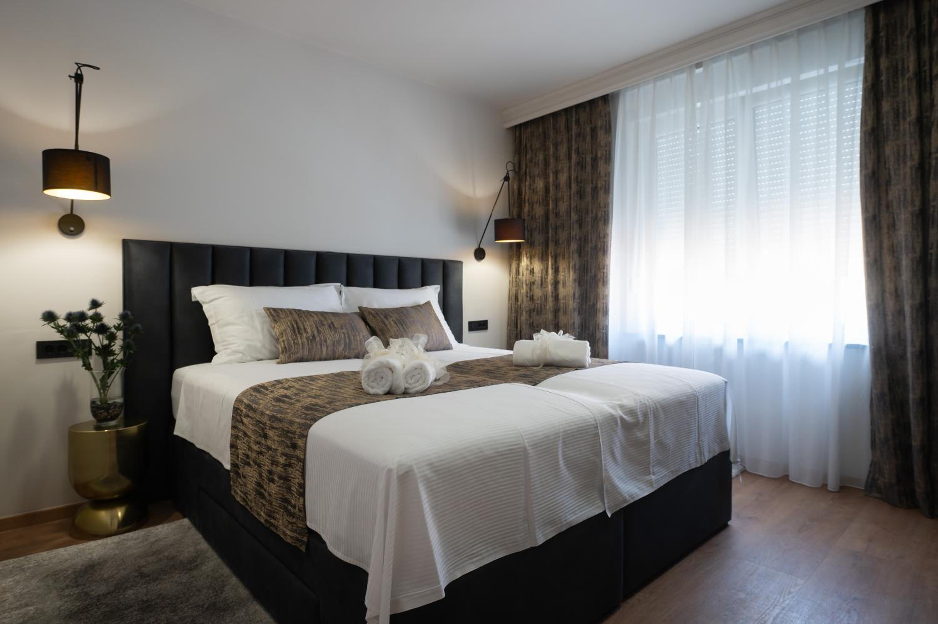 Deluxe Double Room with Shower