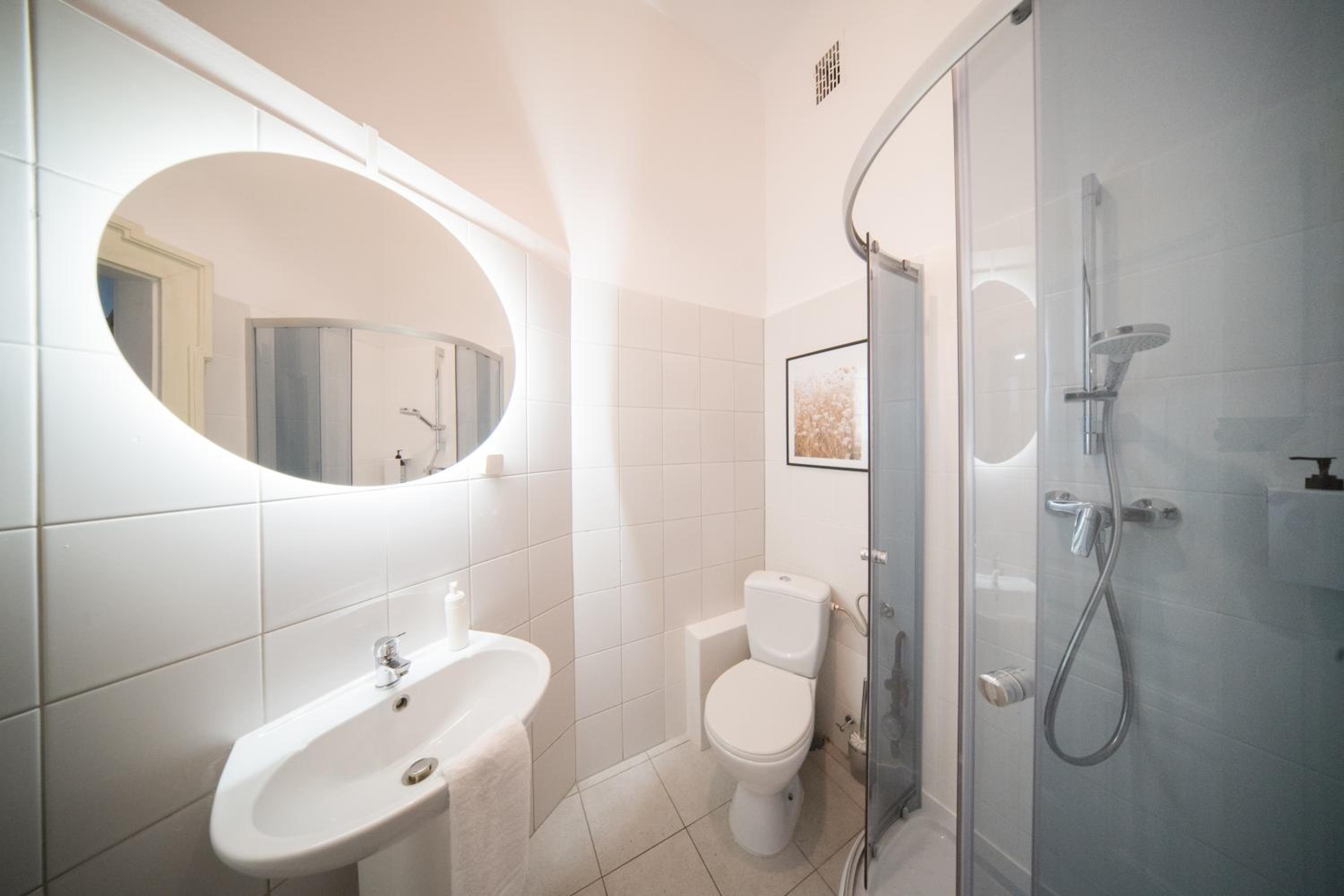 Twin Room with Private External Bathroom and City View photo 3