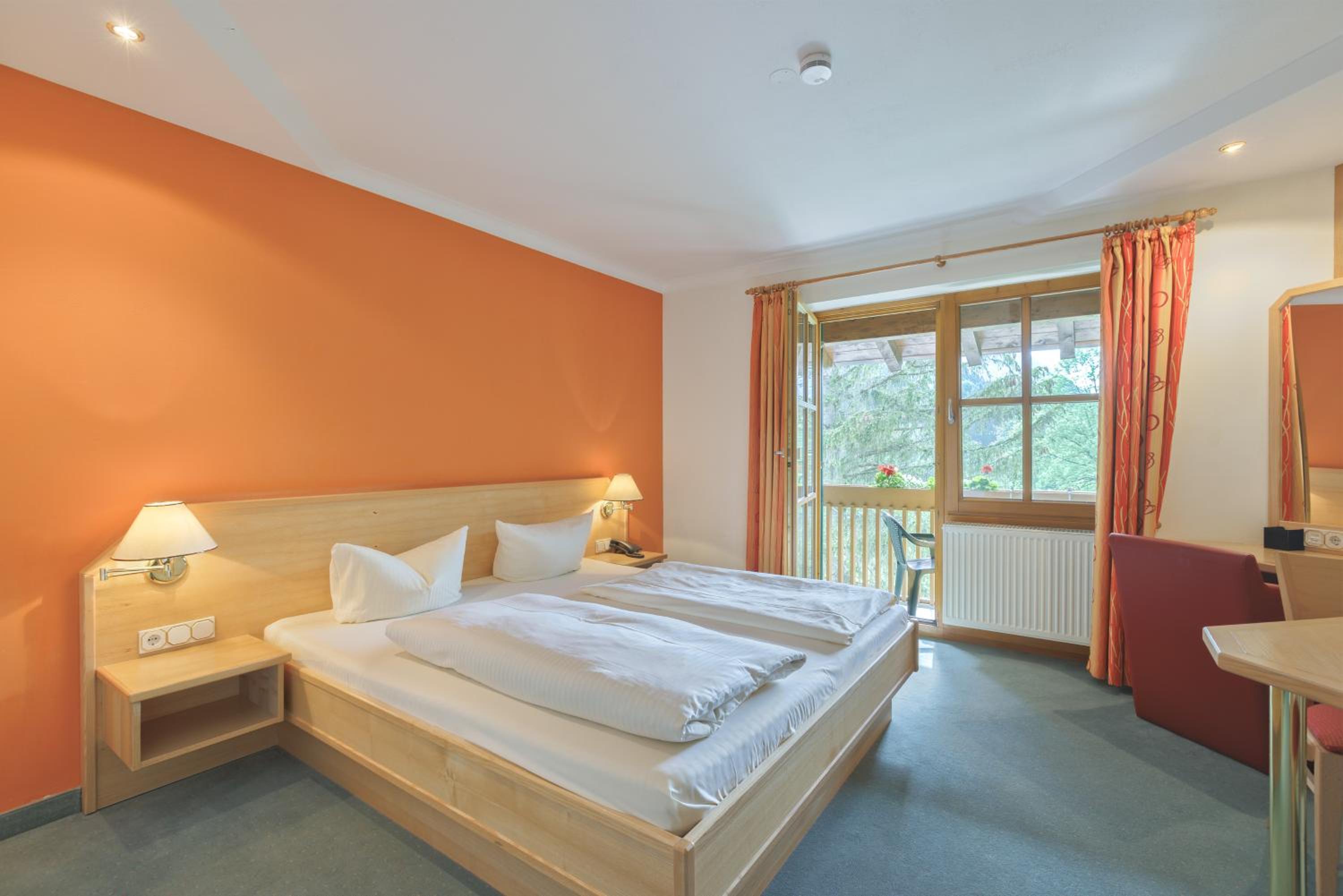 Comfort Double Room - King Bed with Balcony - Photo 9