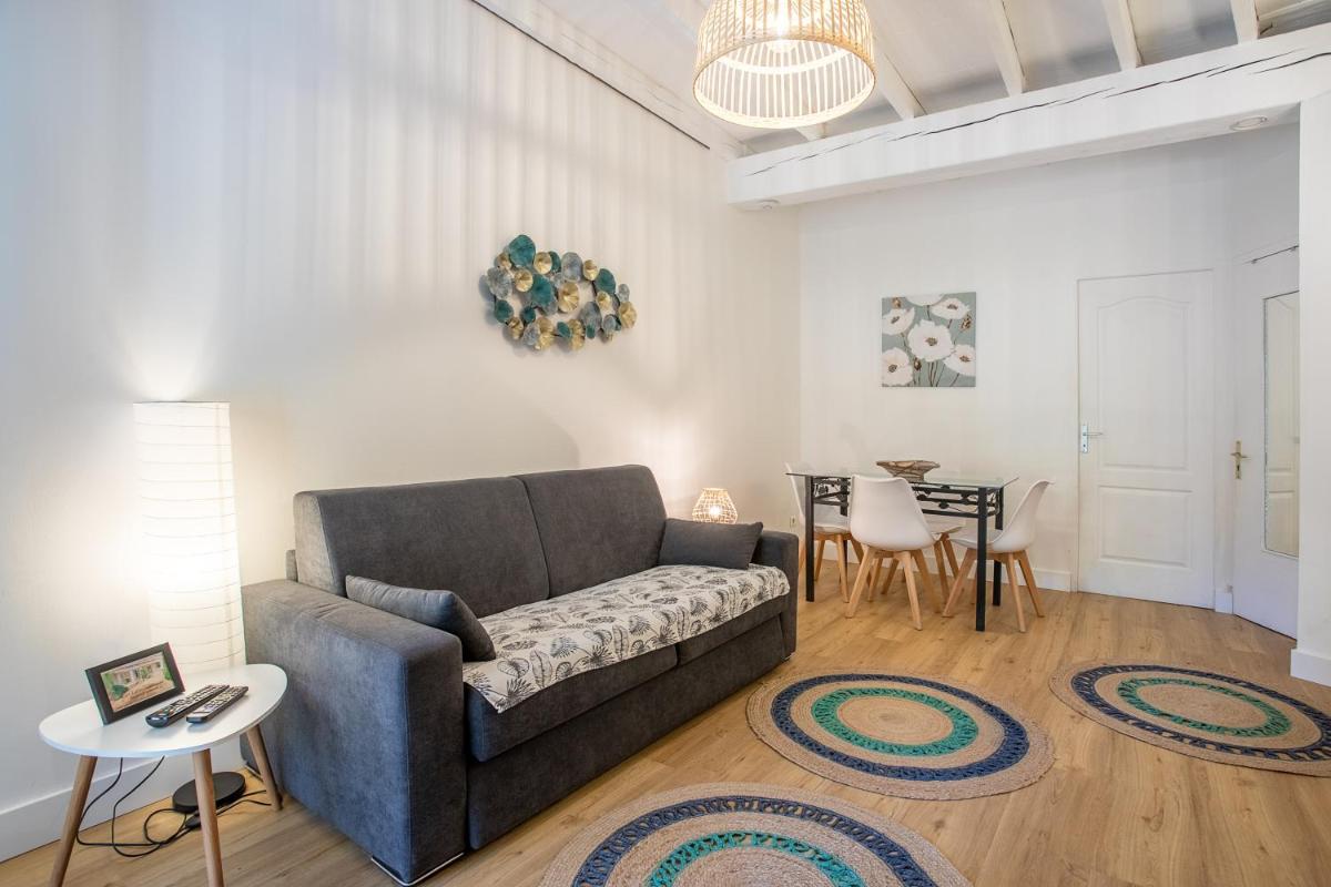 Apartment with Terrace photo 2