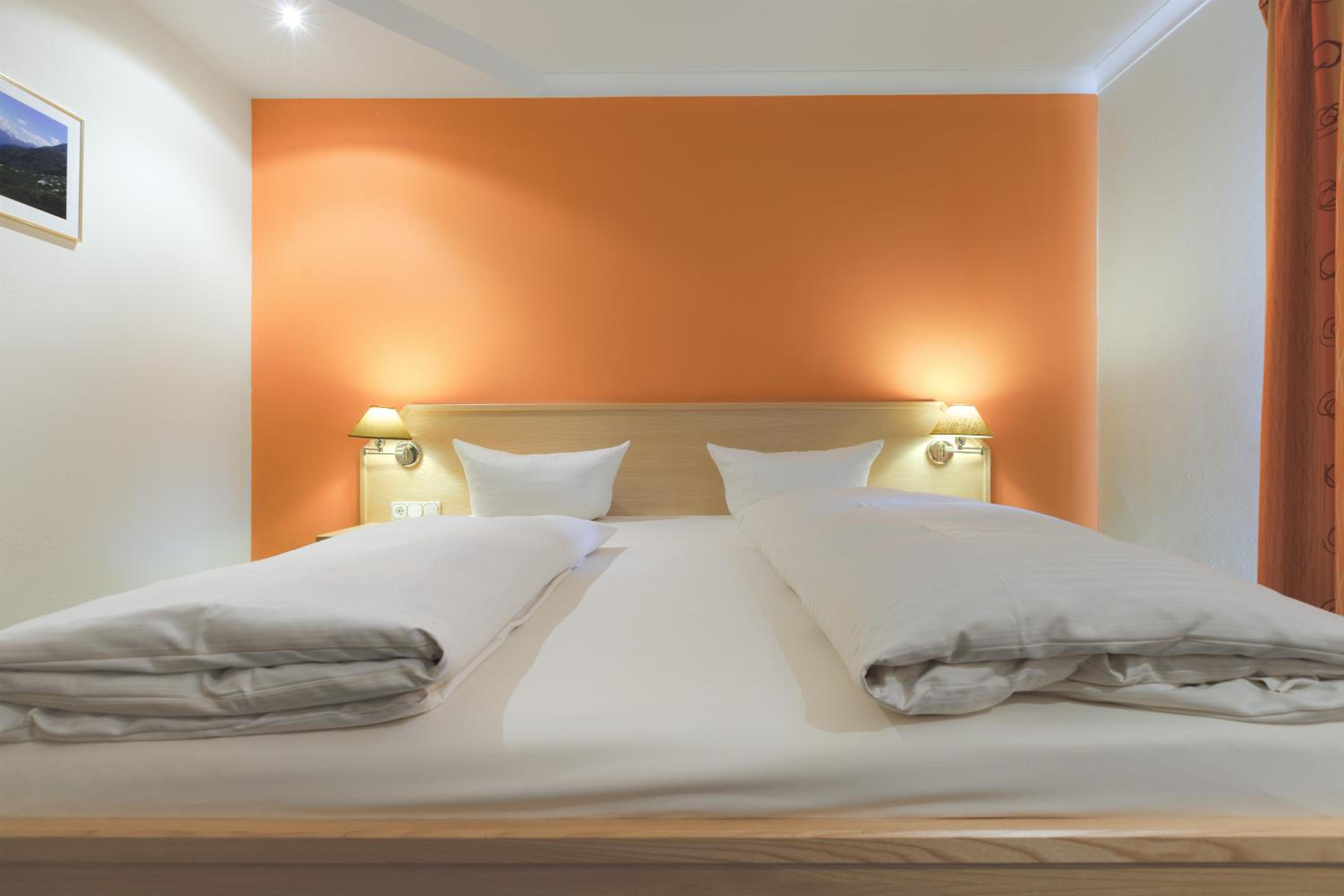 Comfort Double Room - King Bed with Balcony - Photo 1
