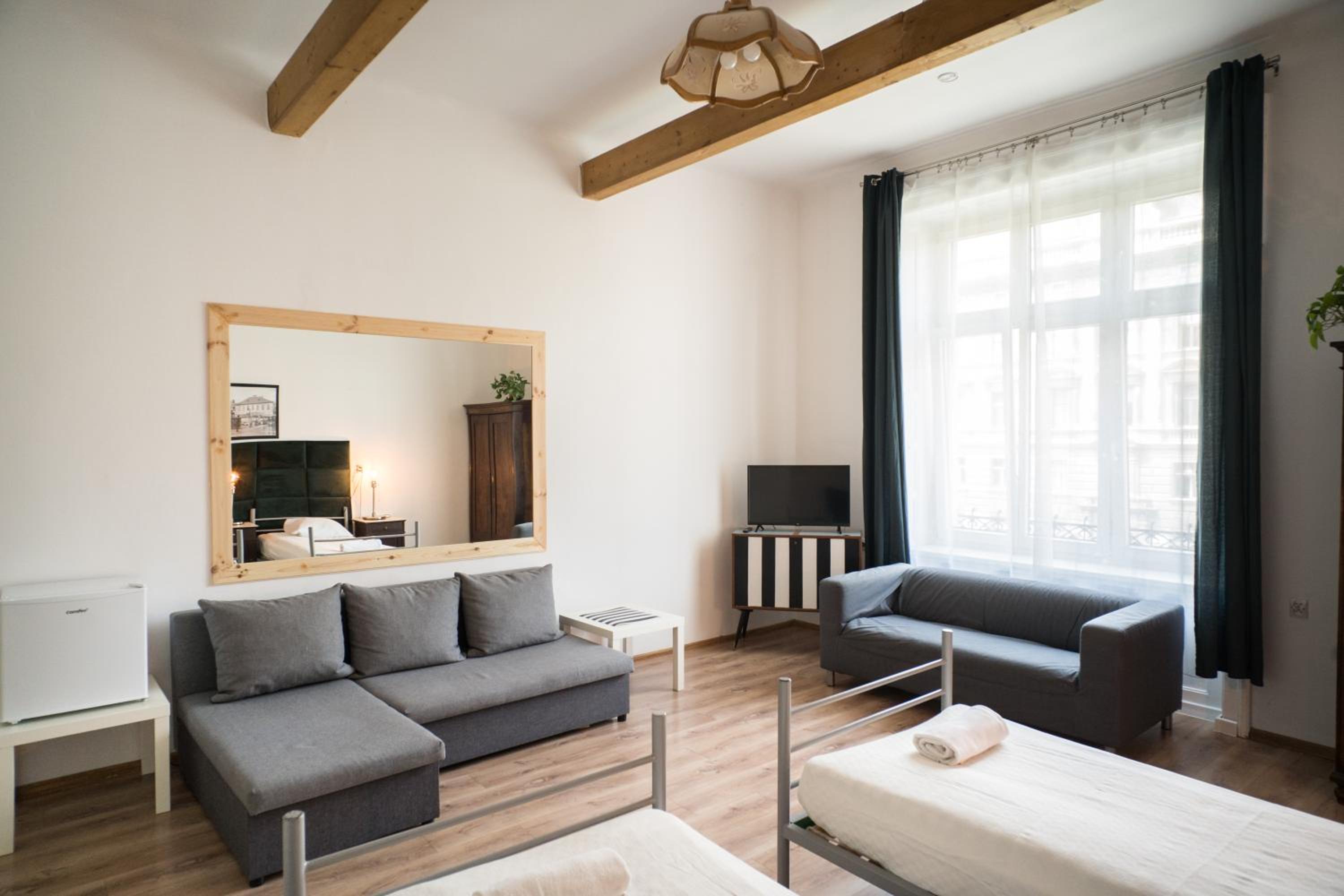 Twin Room with City View - Photo 1