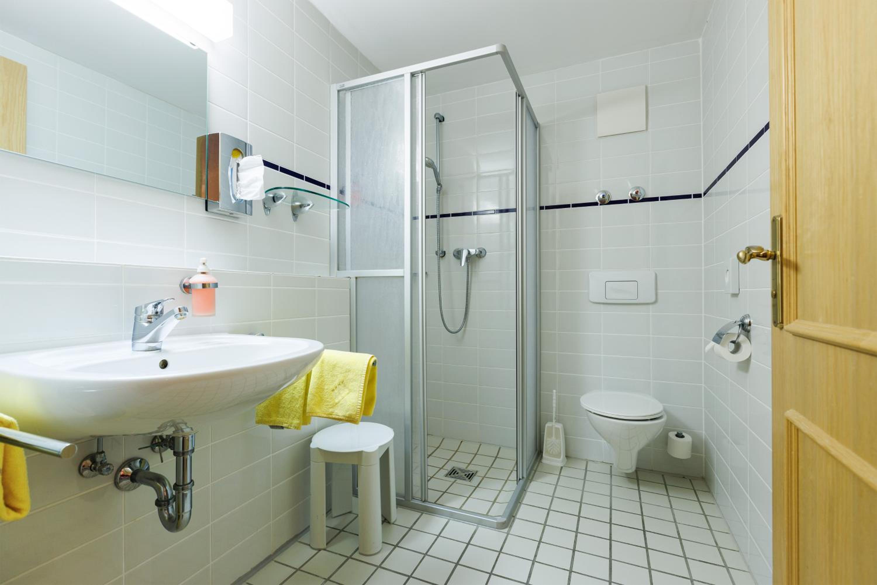 Comfort Double Room - King Bed with Balcony - Photo 7