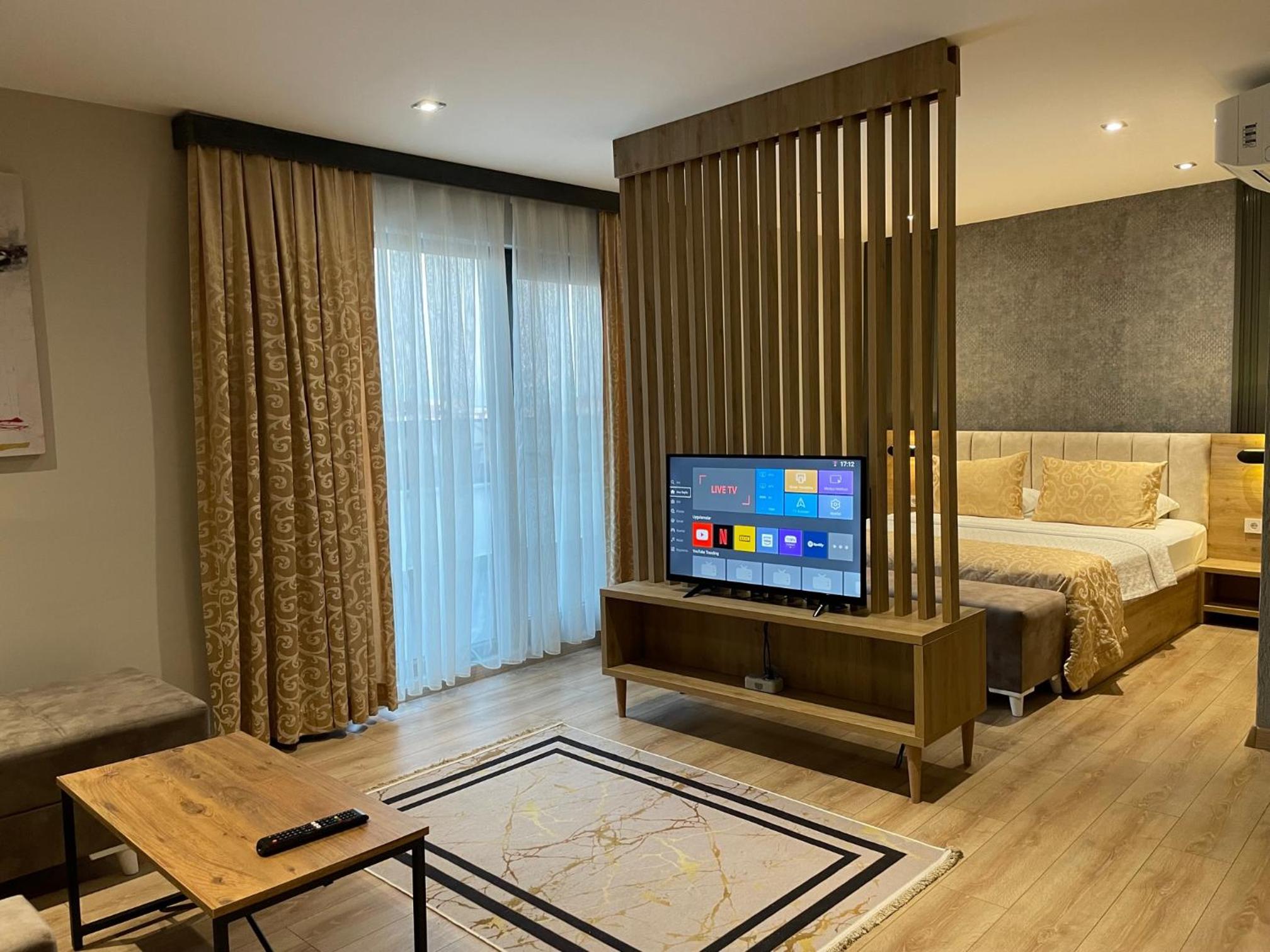 Deluxe Room - Photo 5
