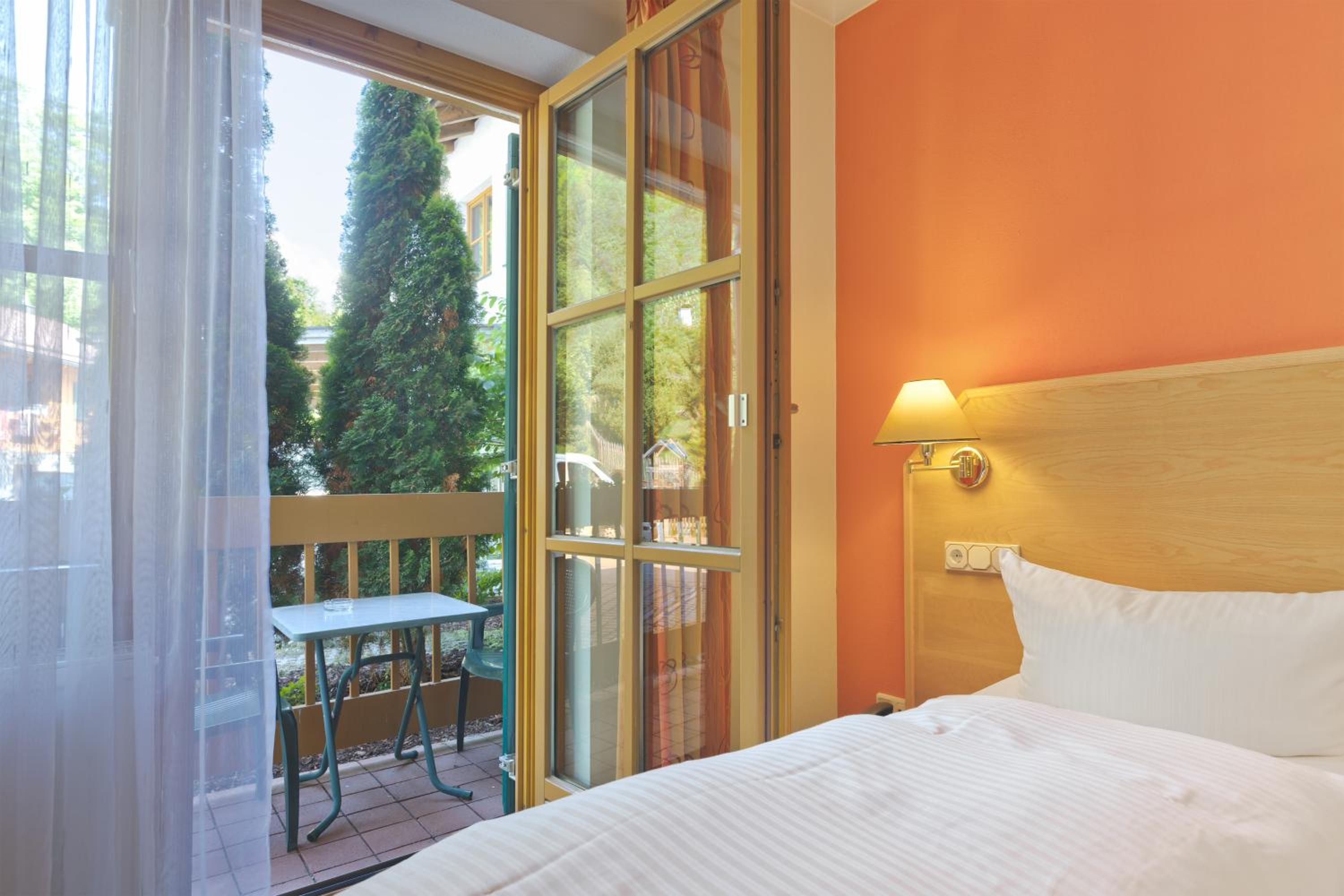 Double or Twin Room - Photo 9