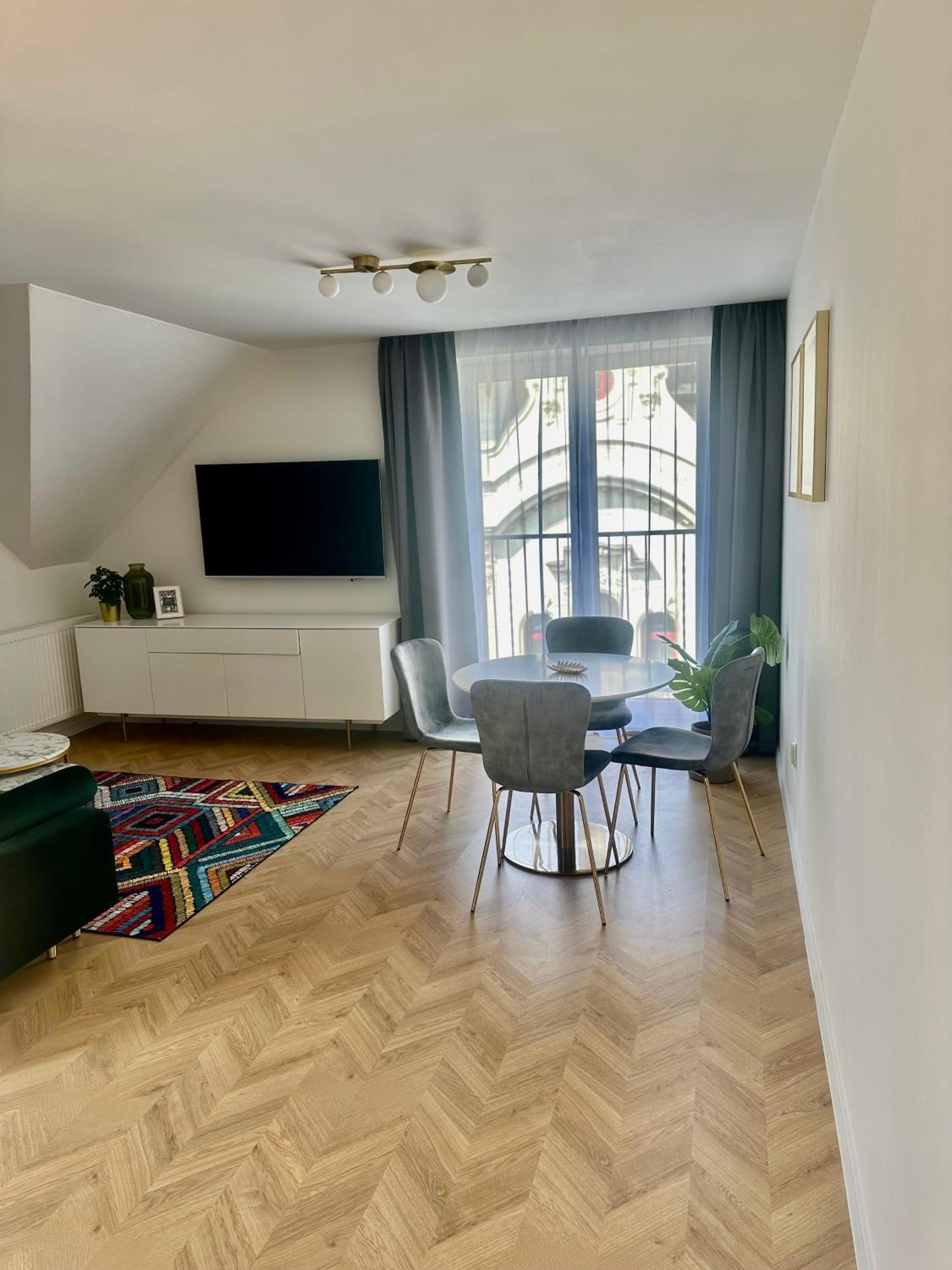 One-Bedroom Apartment photo 2