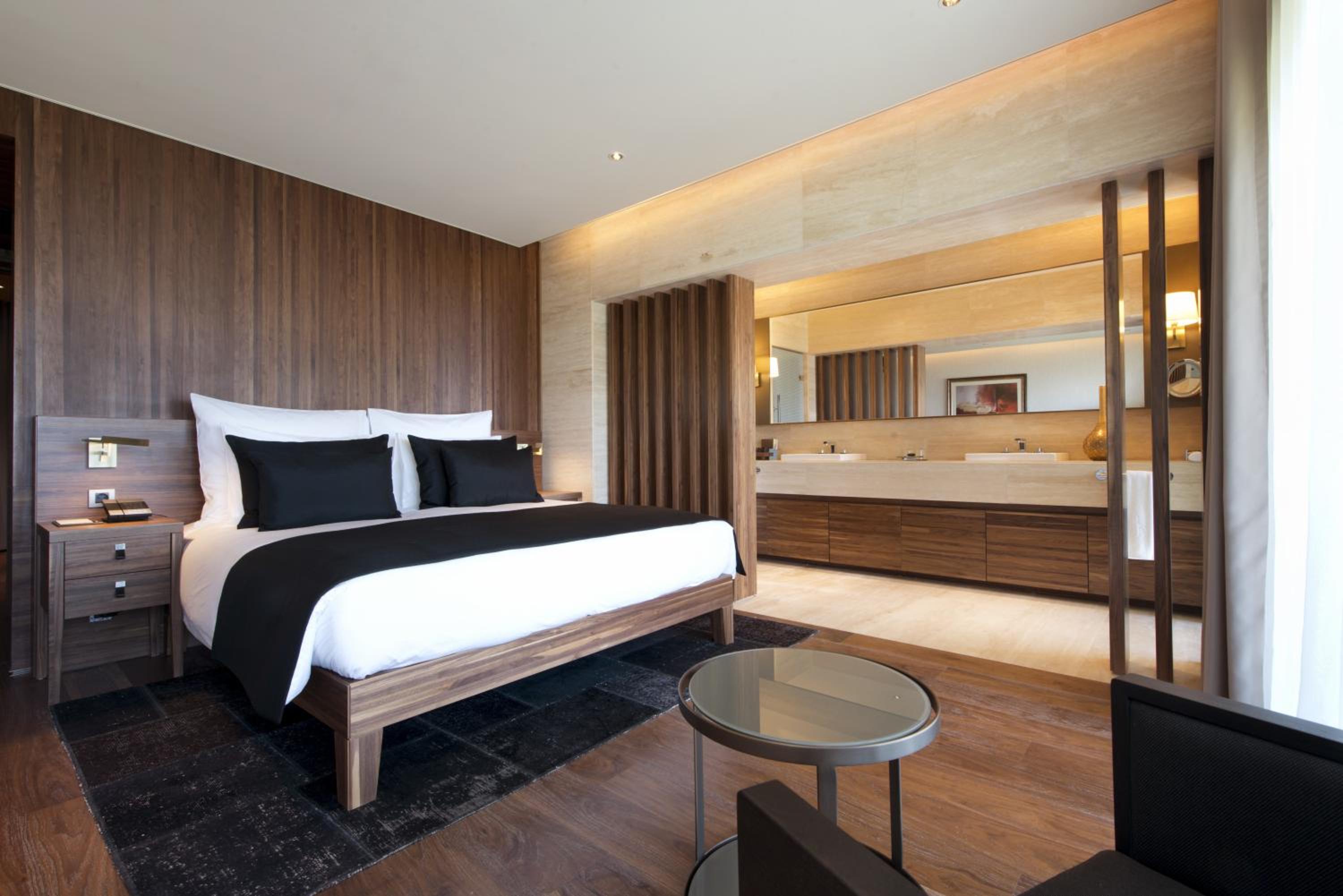 Executive Suite with Land View - Photo 8