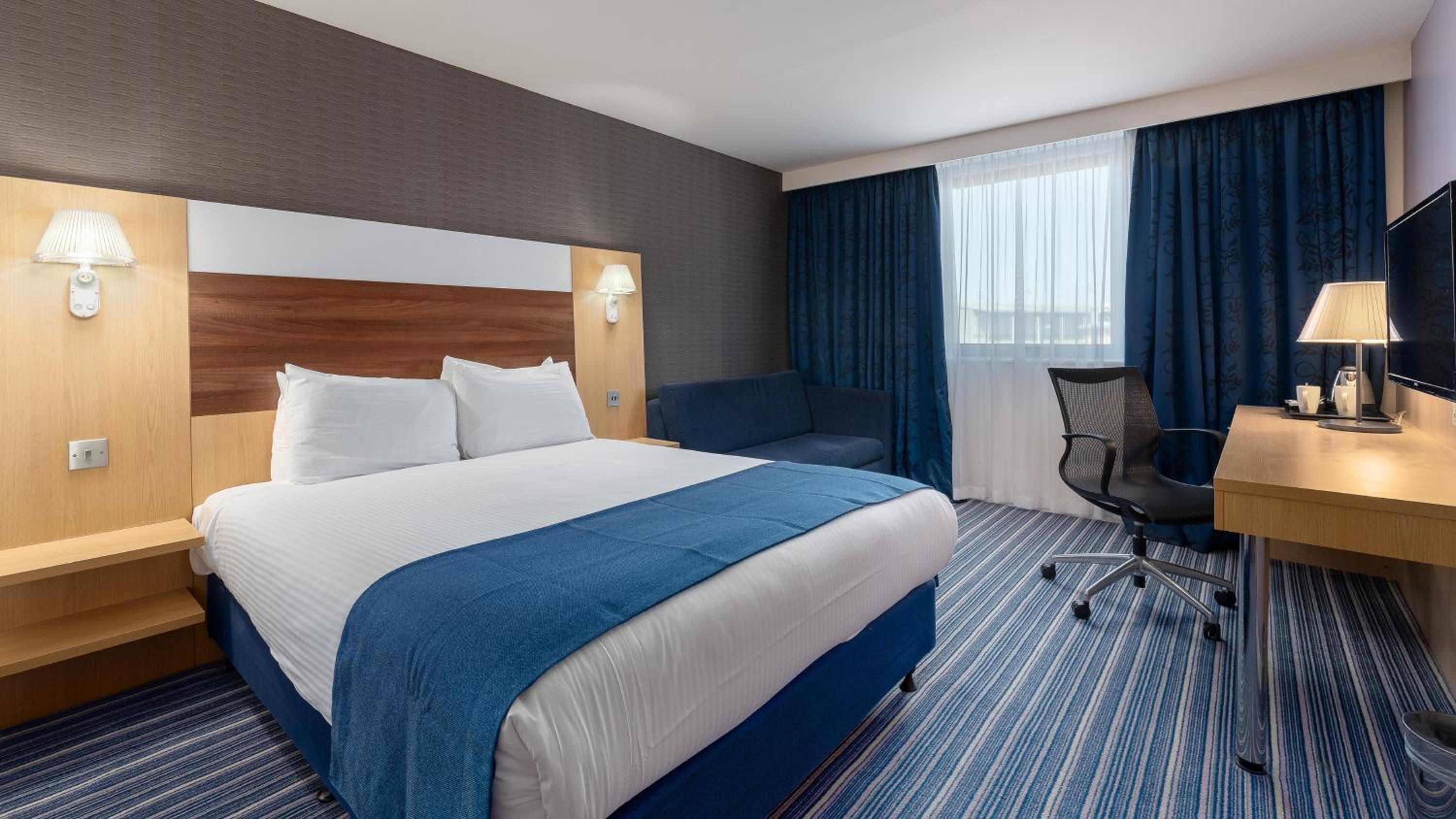 Standard Double Room with Free Hot Breakfast - Photo 4