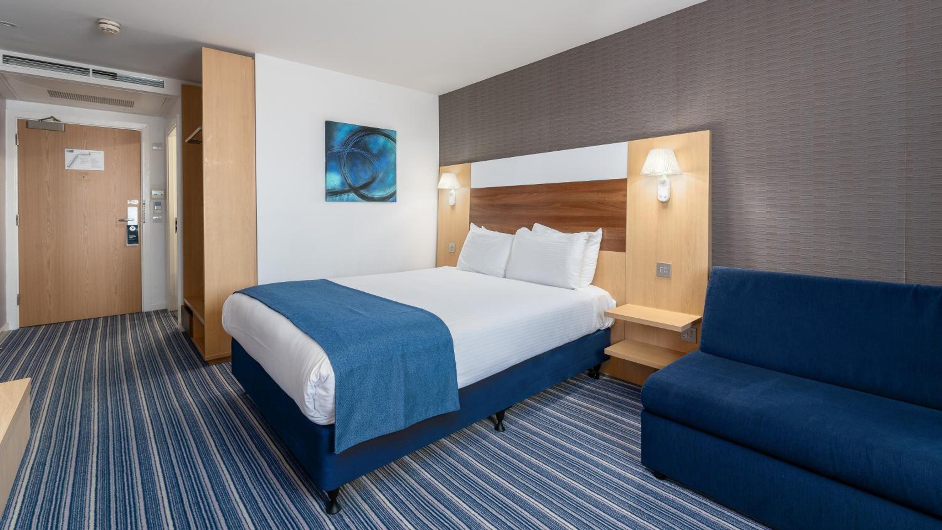 Standard Double Room with Free Hot Breakfast - Photo 3