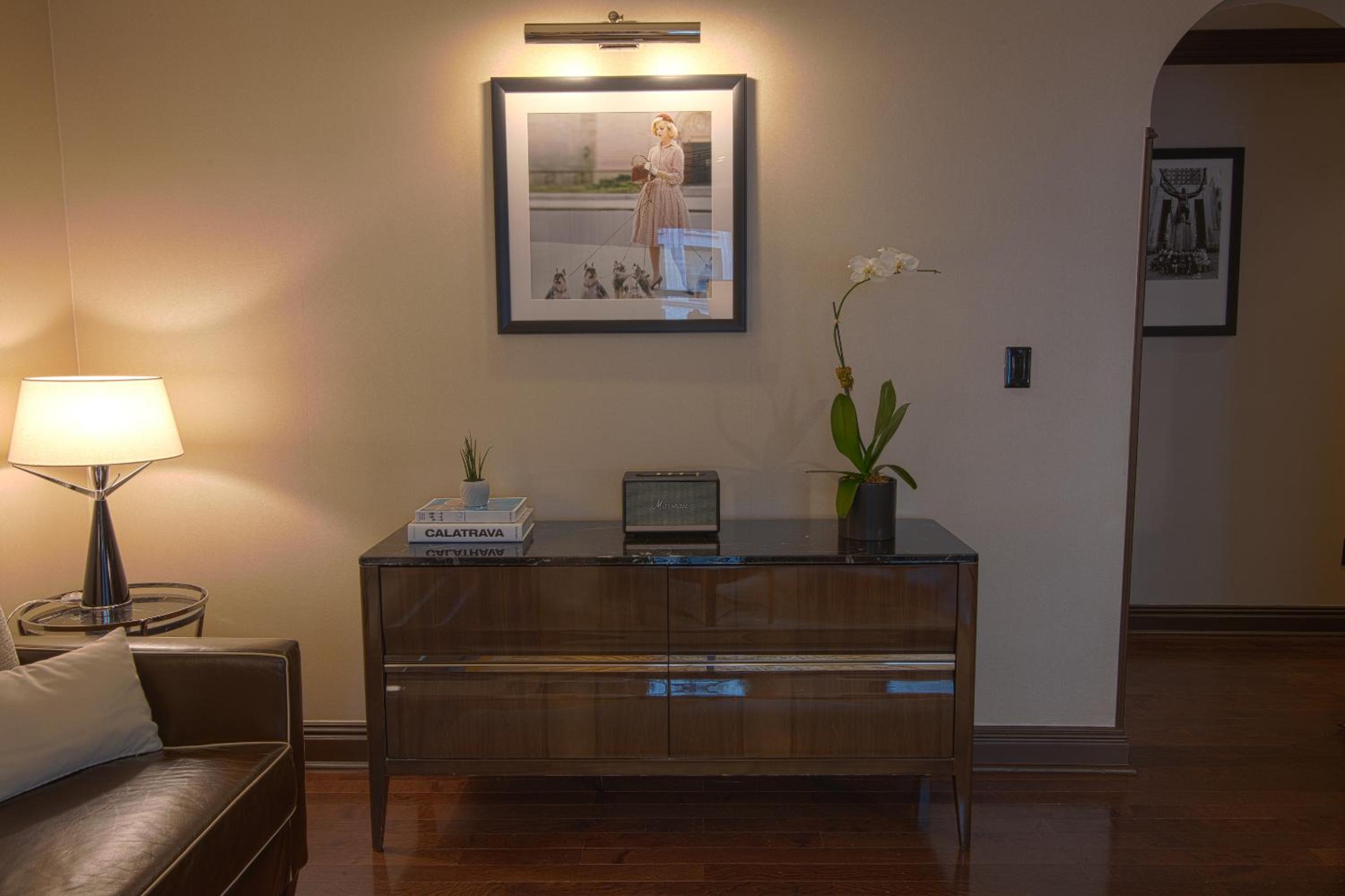 Executive Suite 1 King Bed City View thumbnail 5