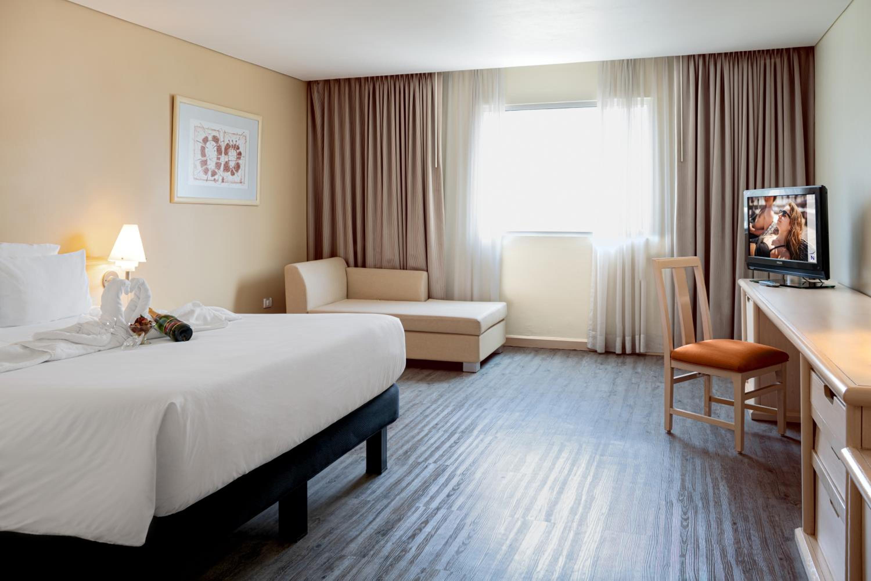 Superior King Room - Photo 1