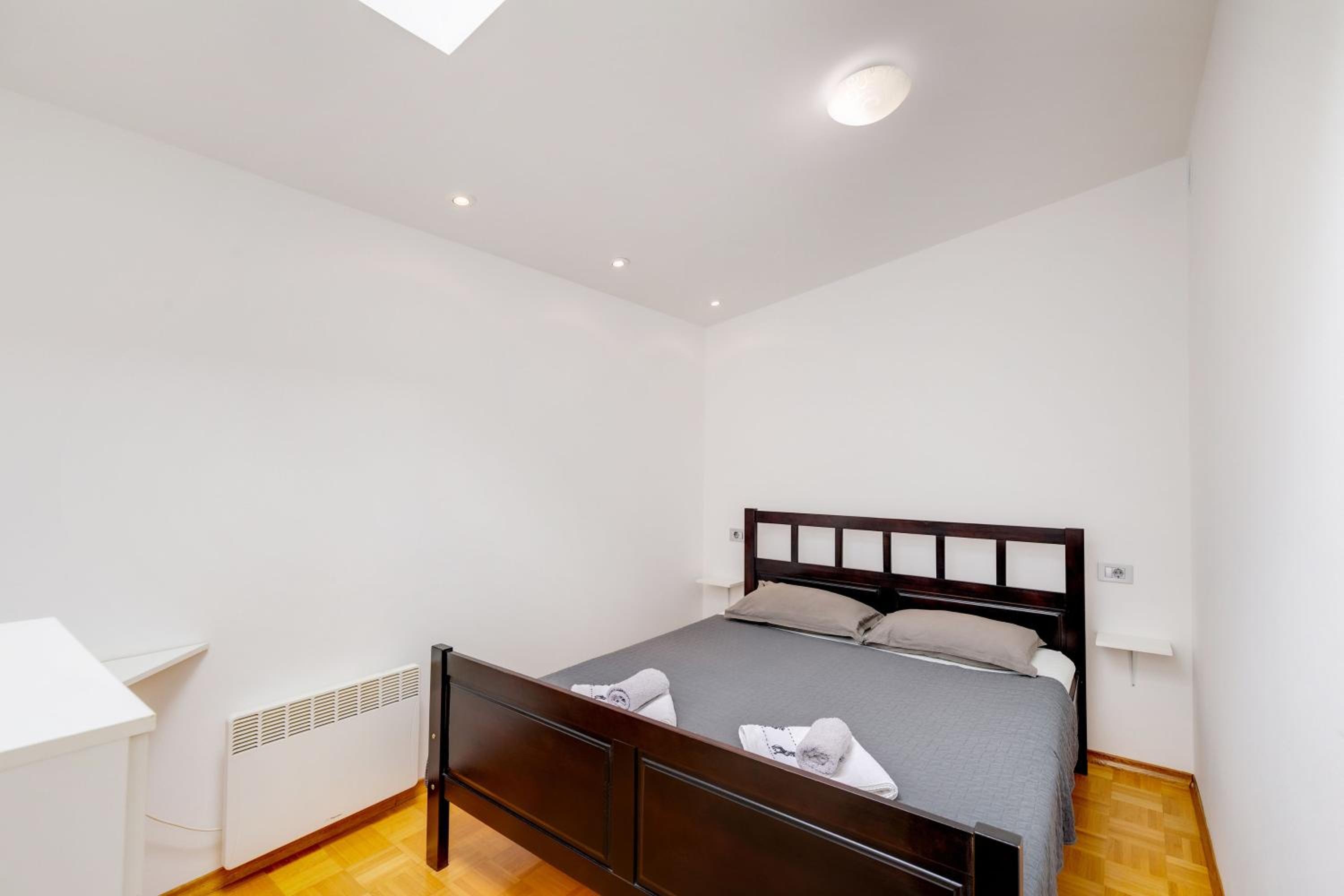 One-Bedroom House photo 1