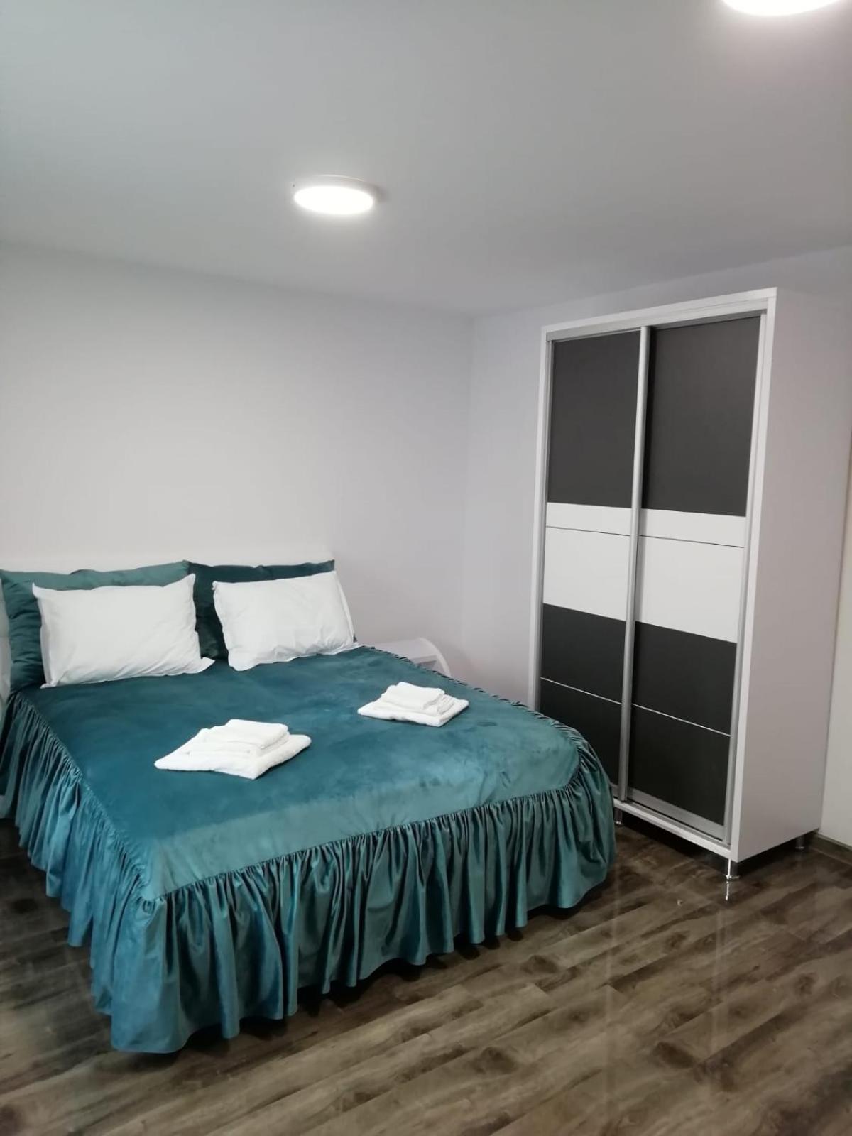 One-Bedroom Apartment - Photo 1