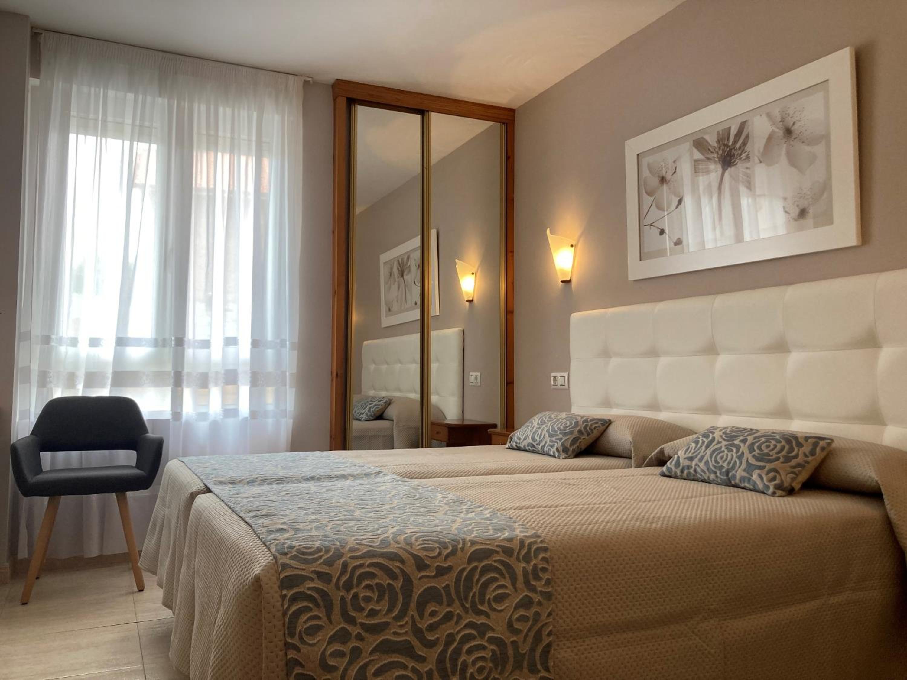 Double or Twin Room photo 3