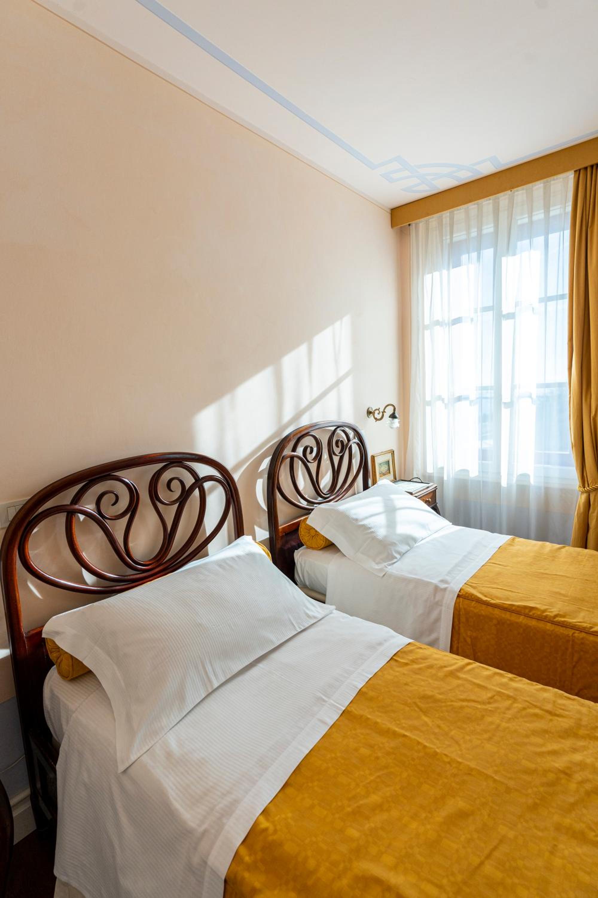 Twin Room - Disability Access photo 3