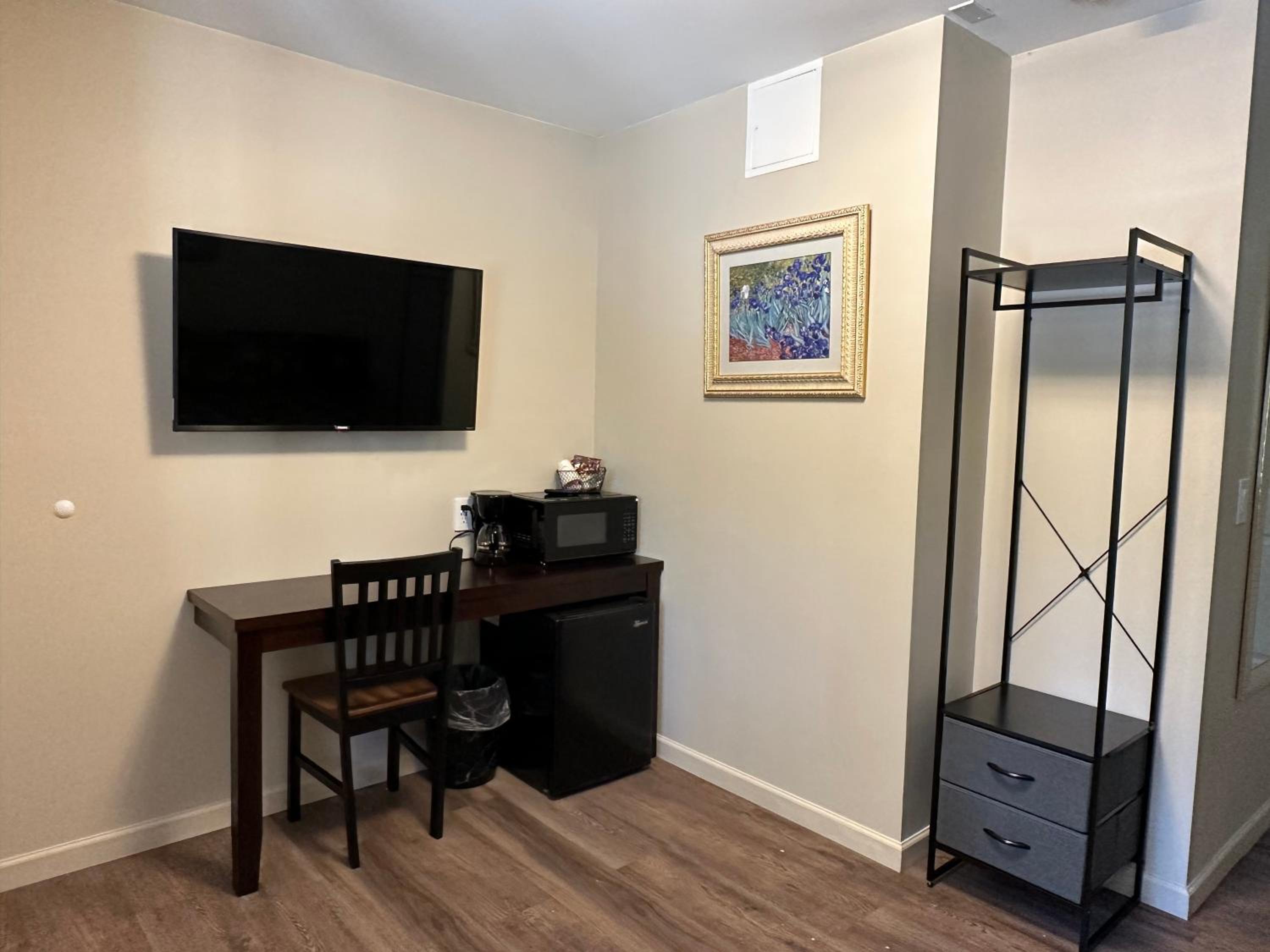 Family Room - Photo 1