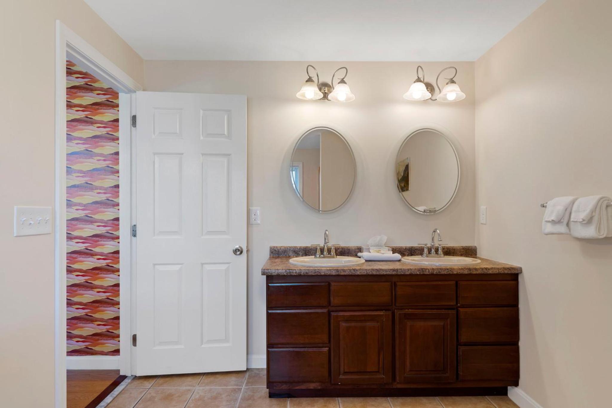 Deluxe Suite with Spa Bath - Photo 3
