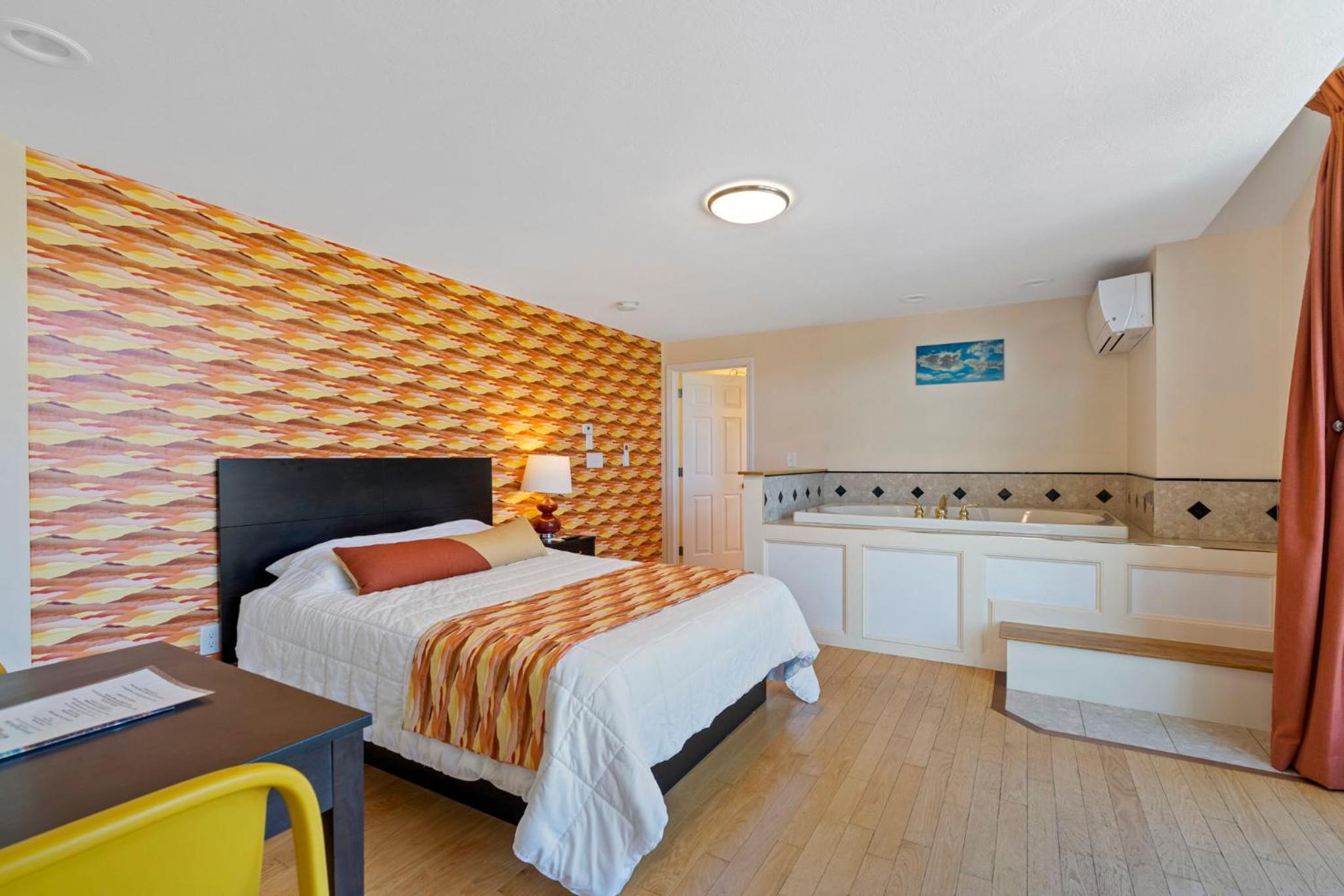 Deluxe Suite with Spa Bath - Photo 1