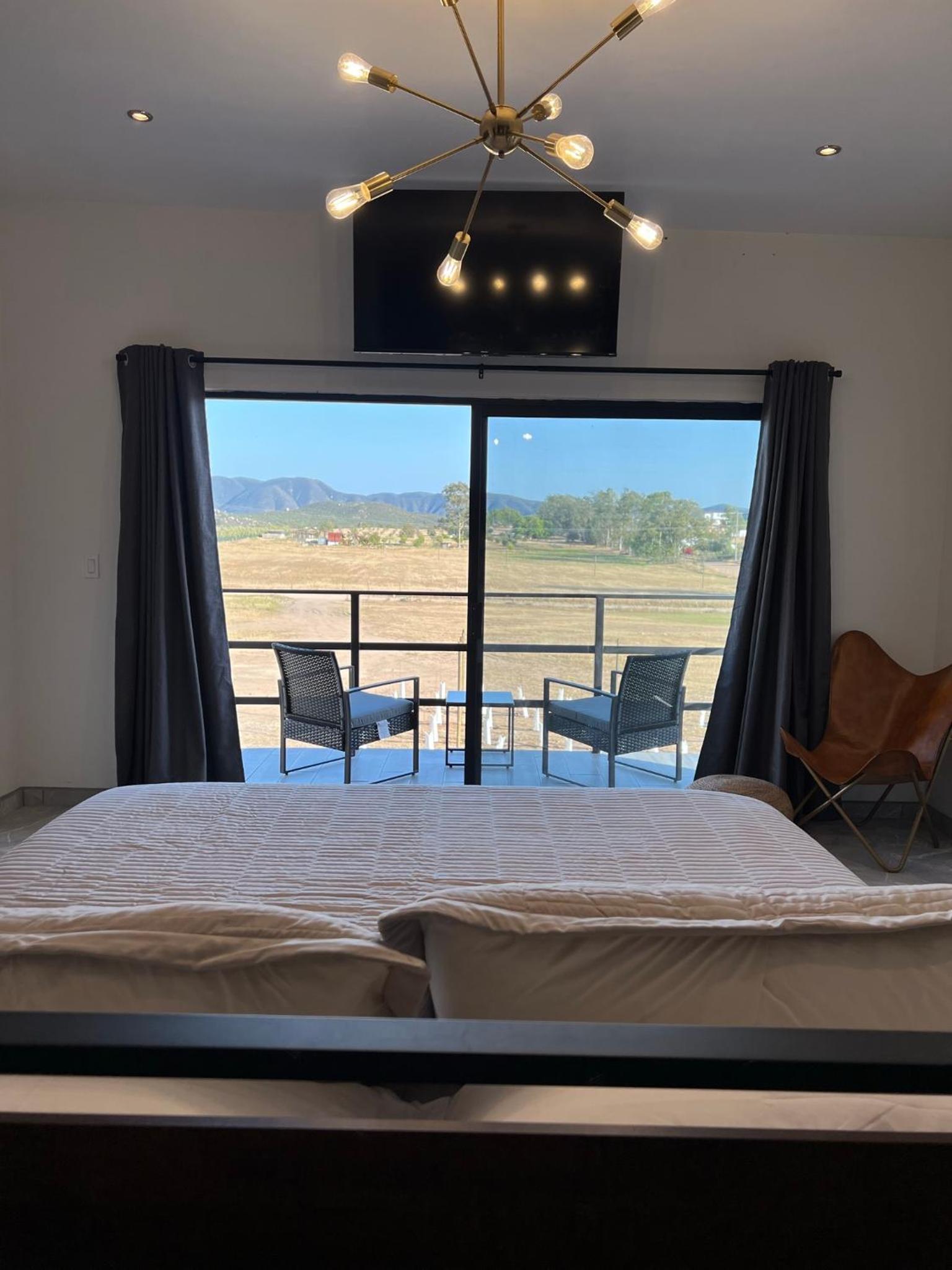 Deluxe King Room - Photo 3