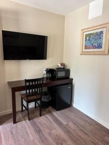 Family Room - Photo 3
