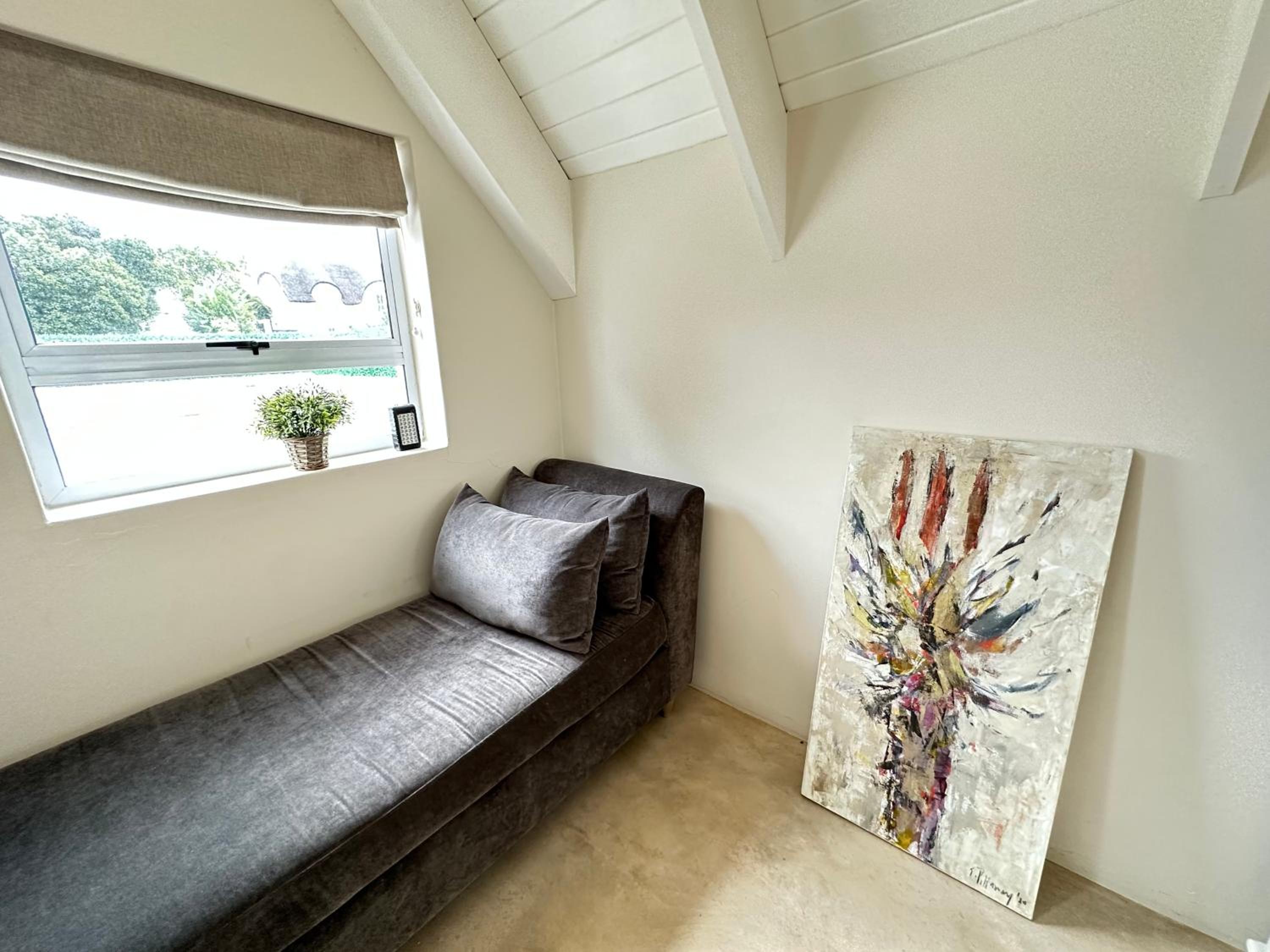 Queen Room with Pool View photo 3