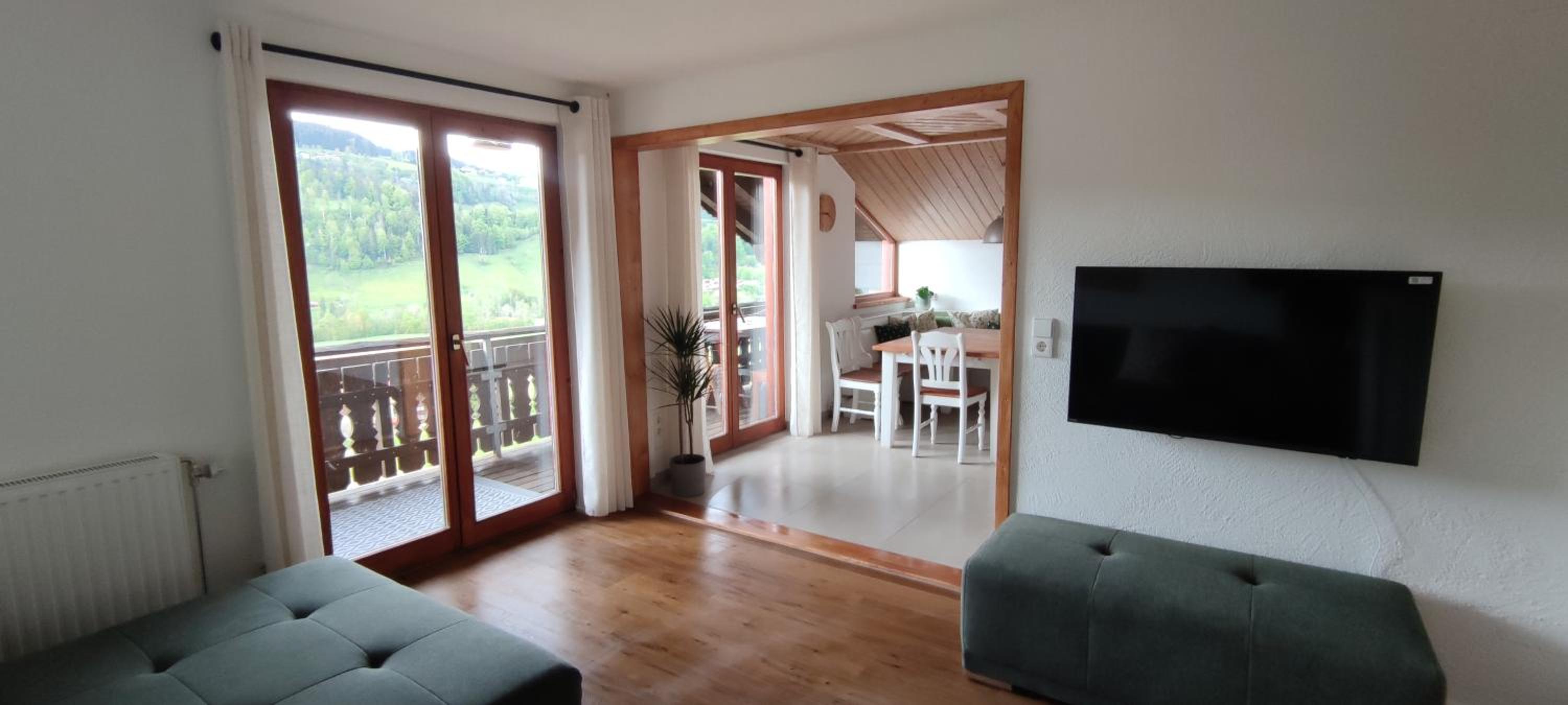Three-Bedroom Apartment with Balcony photo 1
